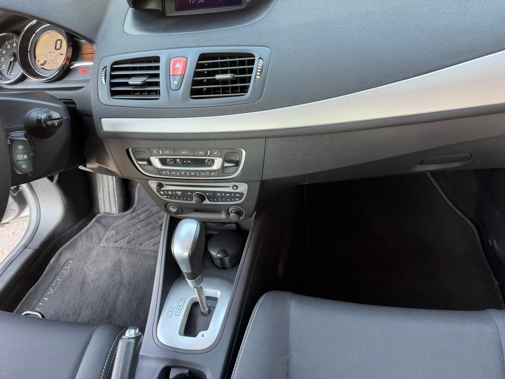 RENAULT Mégane 2.0 16V Dynamique CVT-image-5