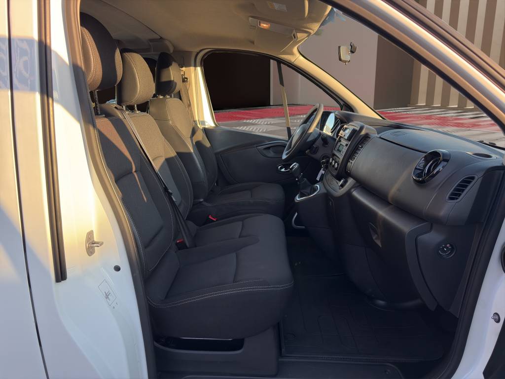 RENAULT Trafic Blue dCi 120 Passenger Life-image-6