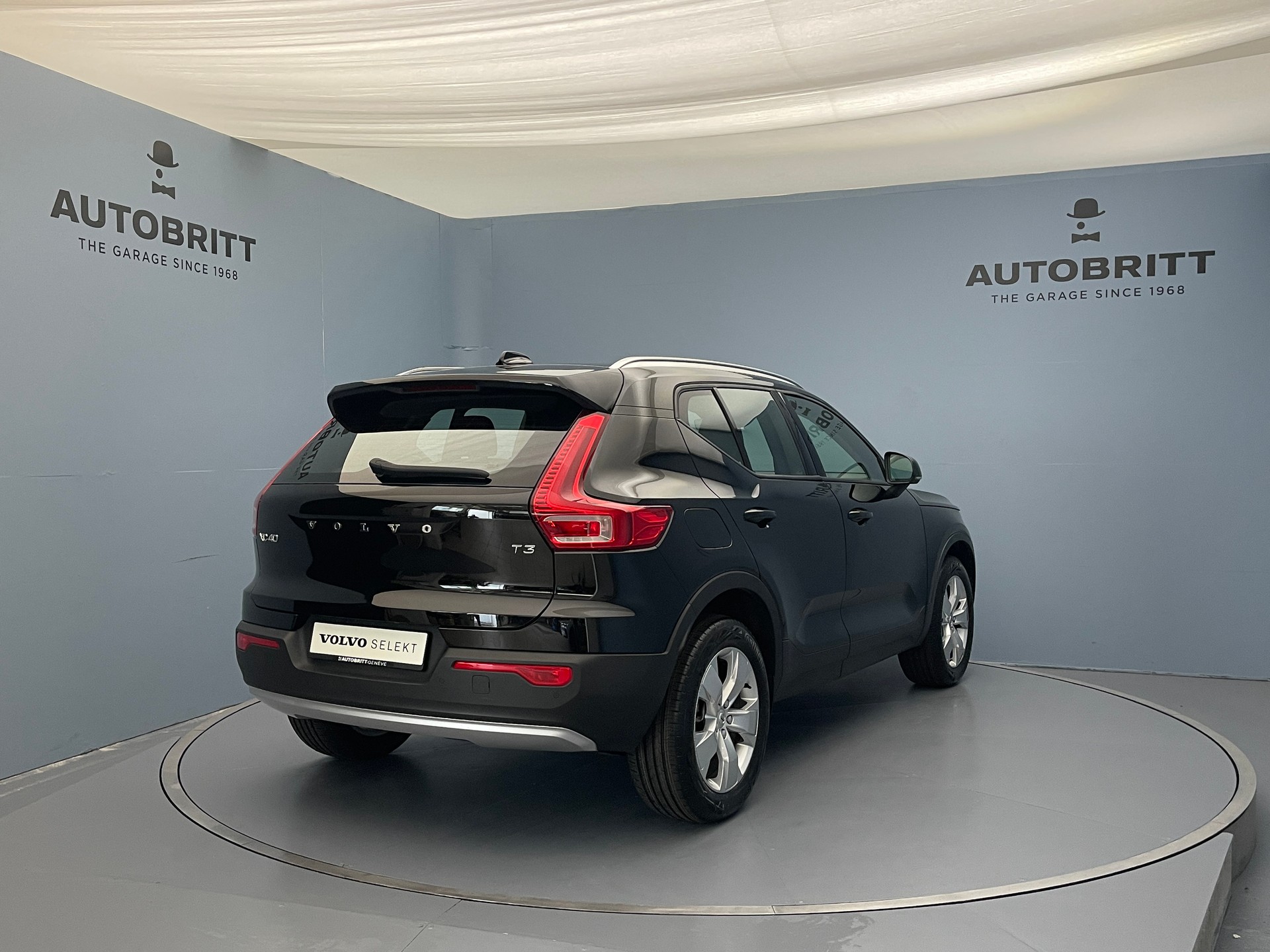 VOLVO XC40 1.5 T3 Momentum-image-3