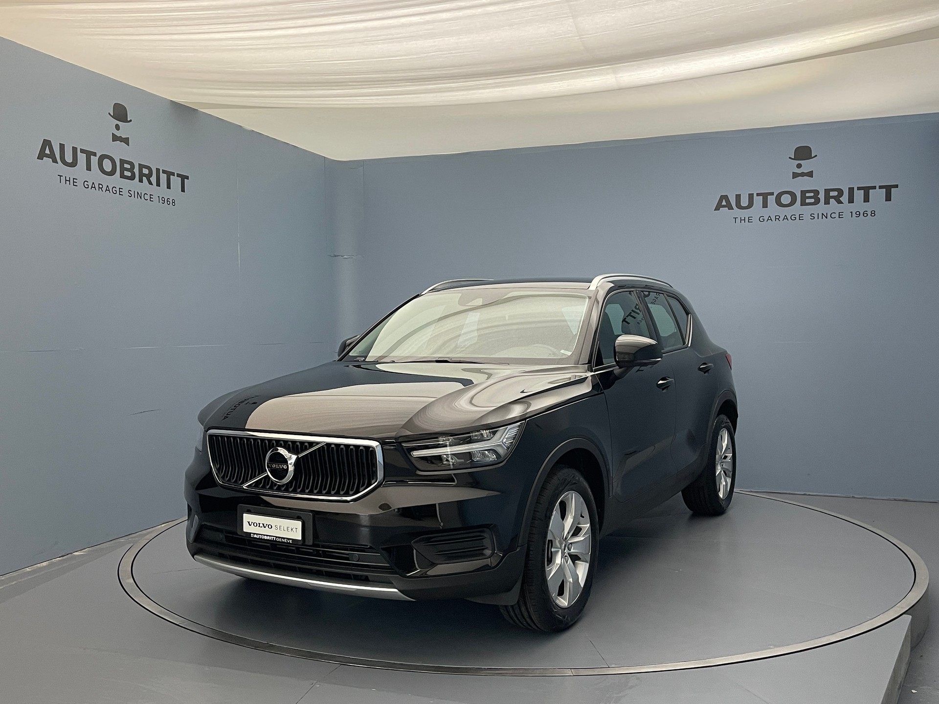 VOLVO XC40 1.5 T3 Momentum-image-0