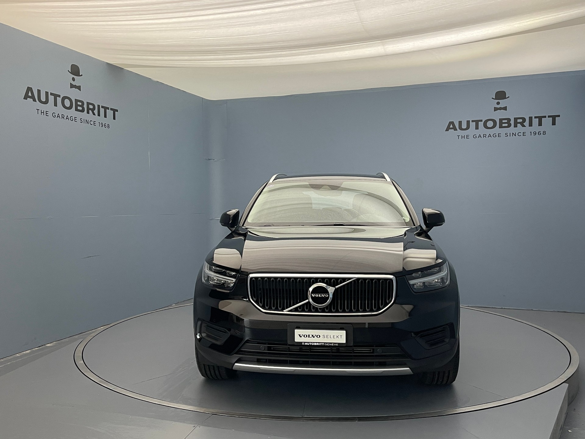 VOLVO XC40 1.5 T3 Momentum-image-2