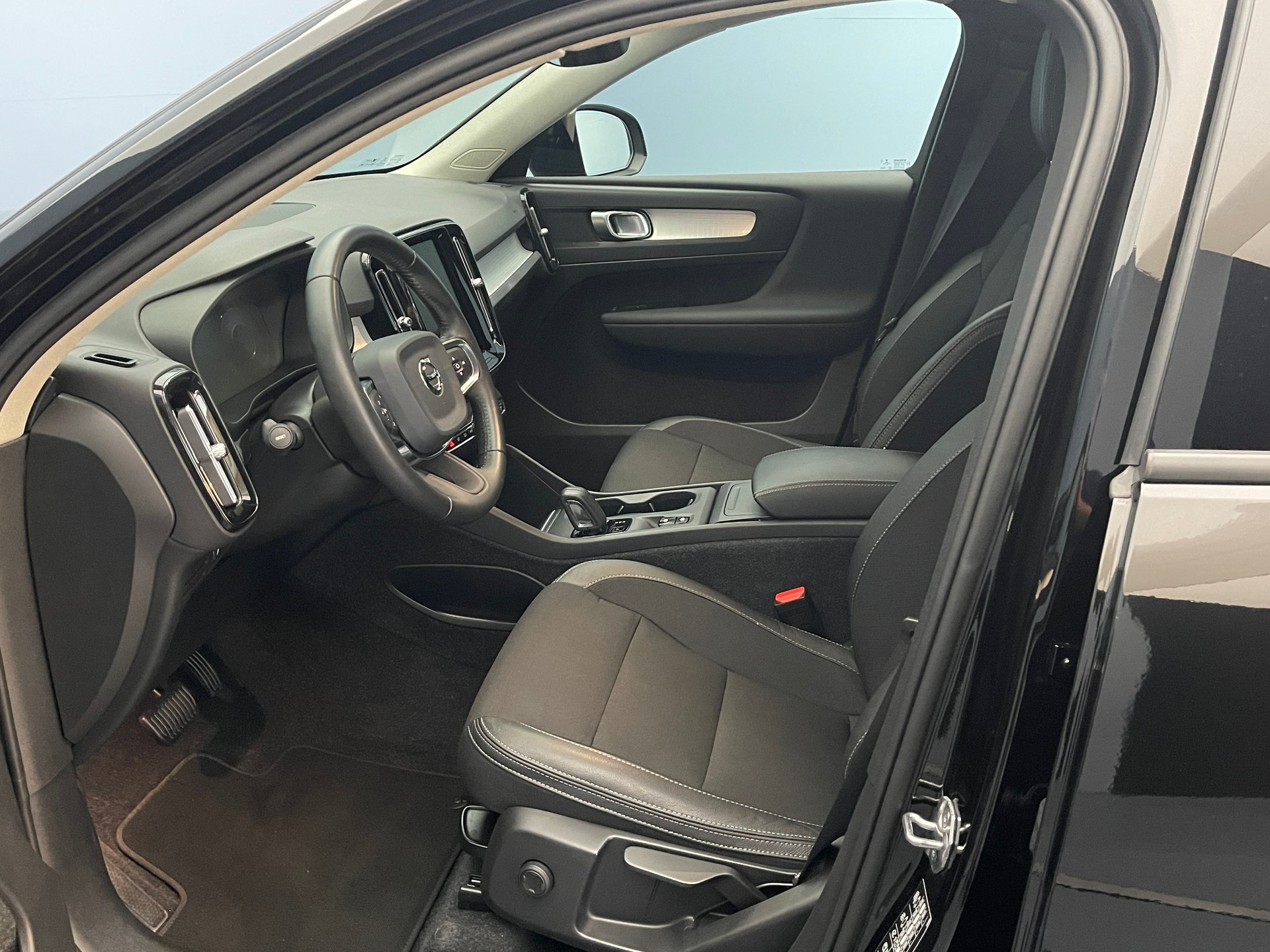 VOLVO XC40 1.5 T3 Momentum-image-6
