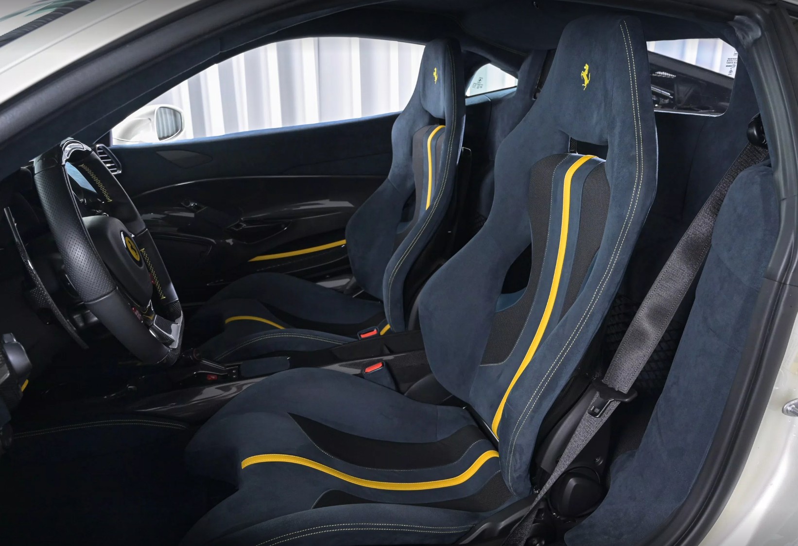 FERRARI 488 Pista 3.9 V8-showroom-element-1
