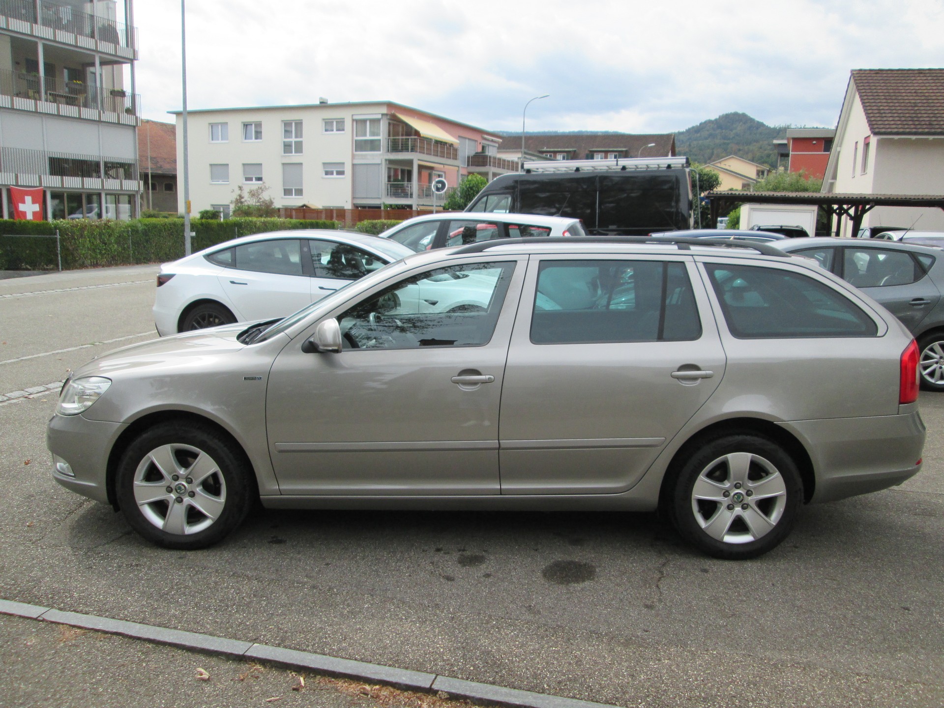 SKODA Octavia Combi 1.4 TSI Twenty20-image-1