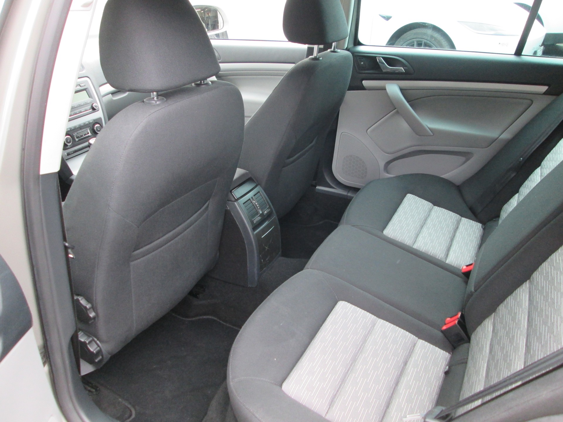 SKODA Octavia Combi 1.4 TSI Twenty20-image-8