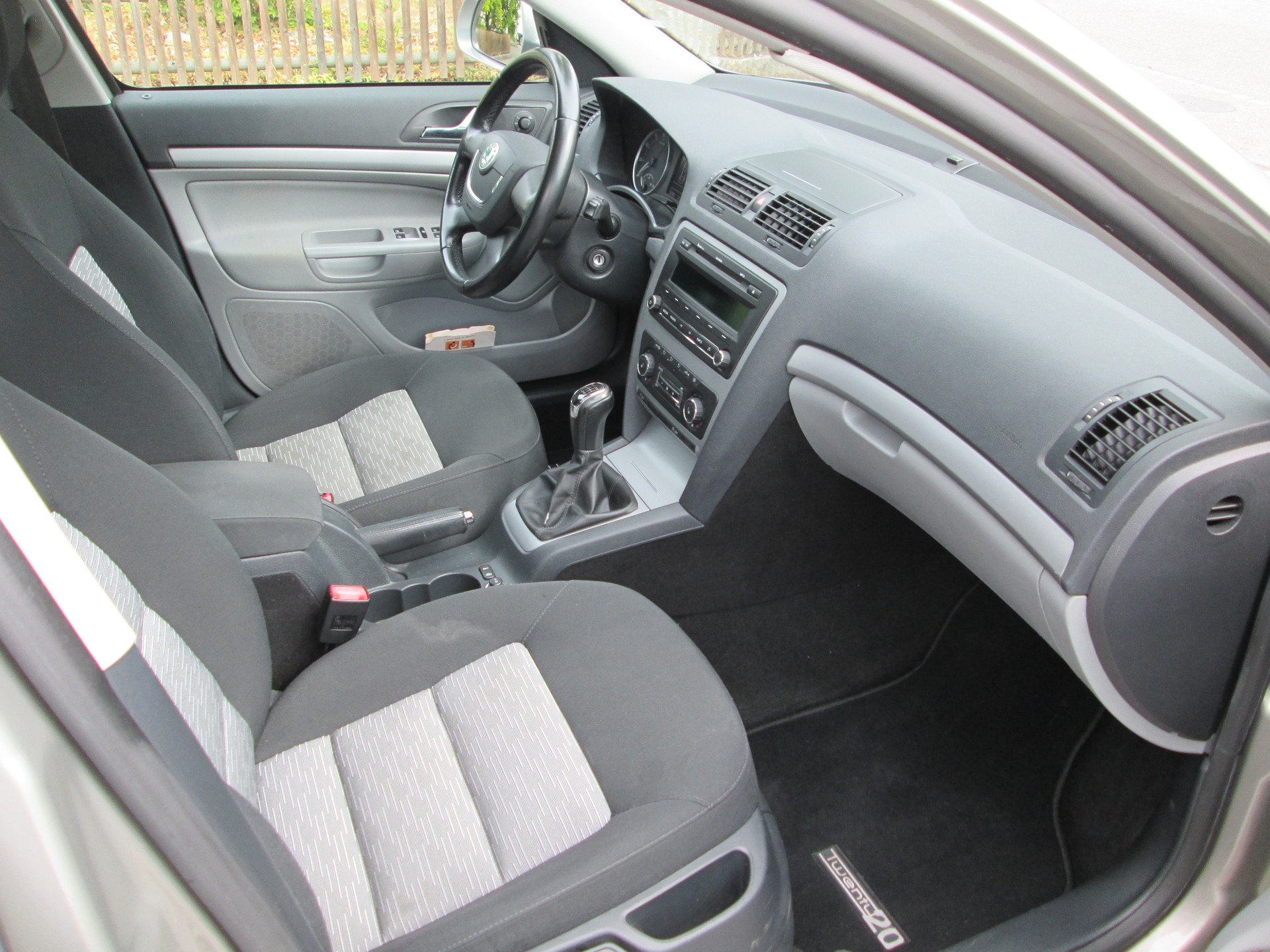 SKODA Octavia Combi 1.4 TSI Twenty20-image-11