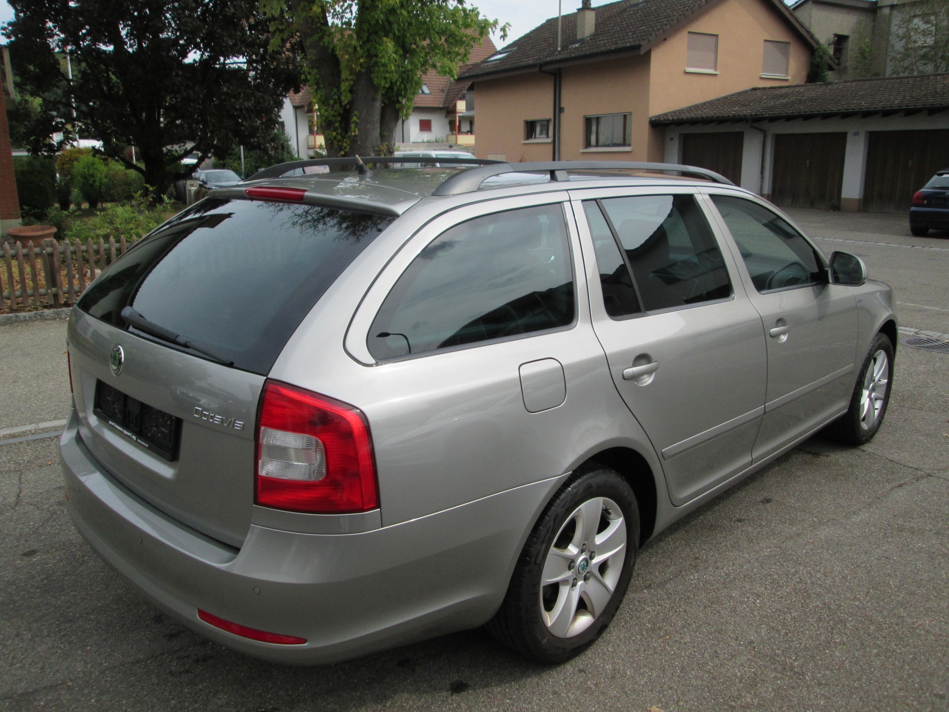SKODA Octavia Combi 1.4 TSI Twenty20-image-4