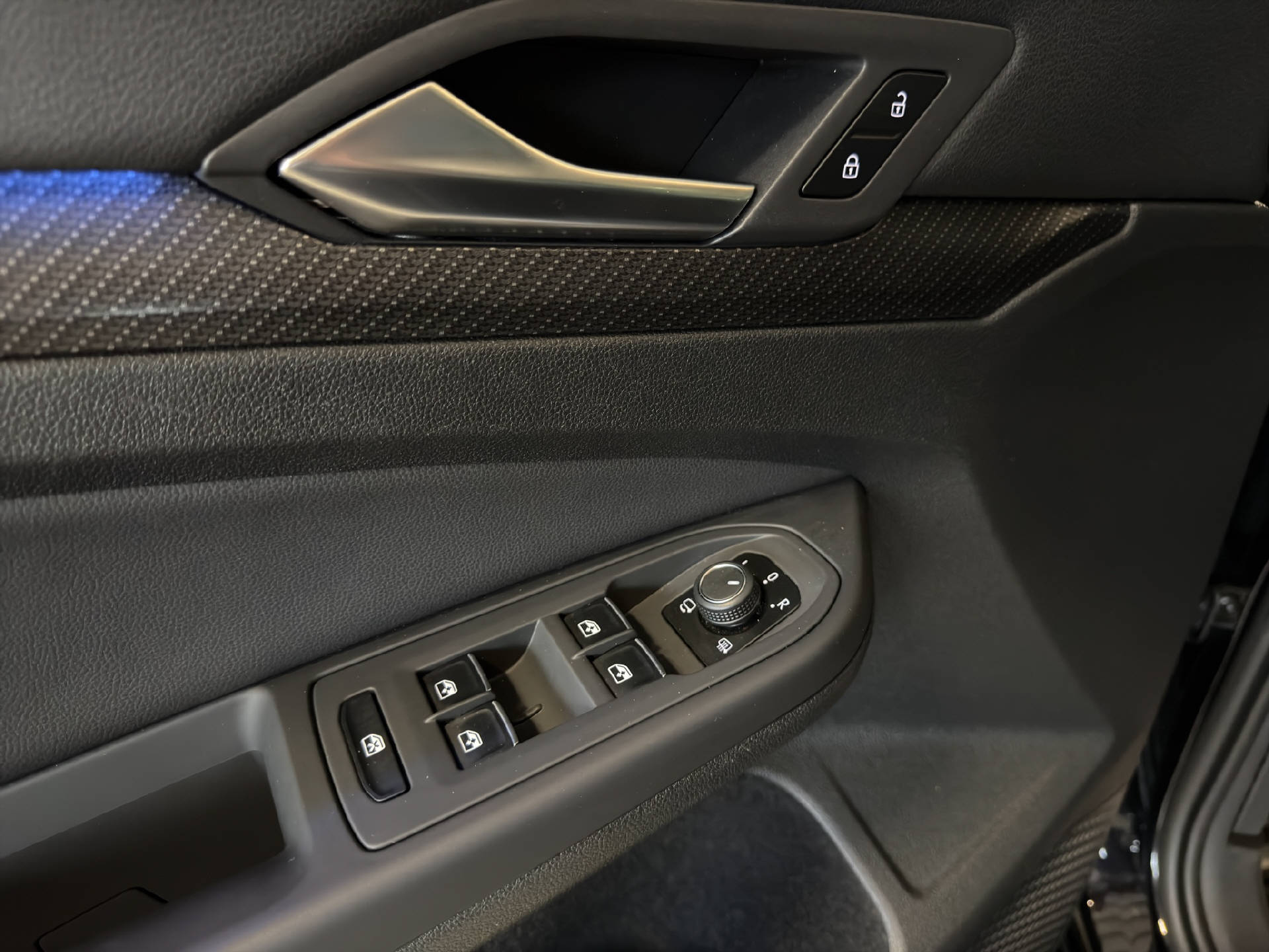 VW Golf VIII 2.0 TSI R DSG 4motion-image-18