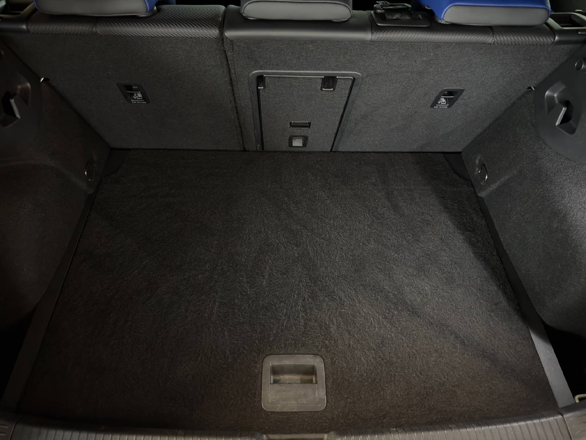 VW Golf VIII 2.0 TSI R DSG 4motion-image-21