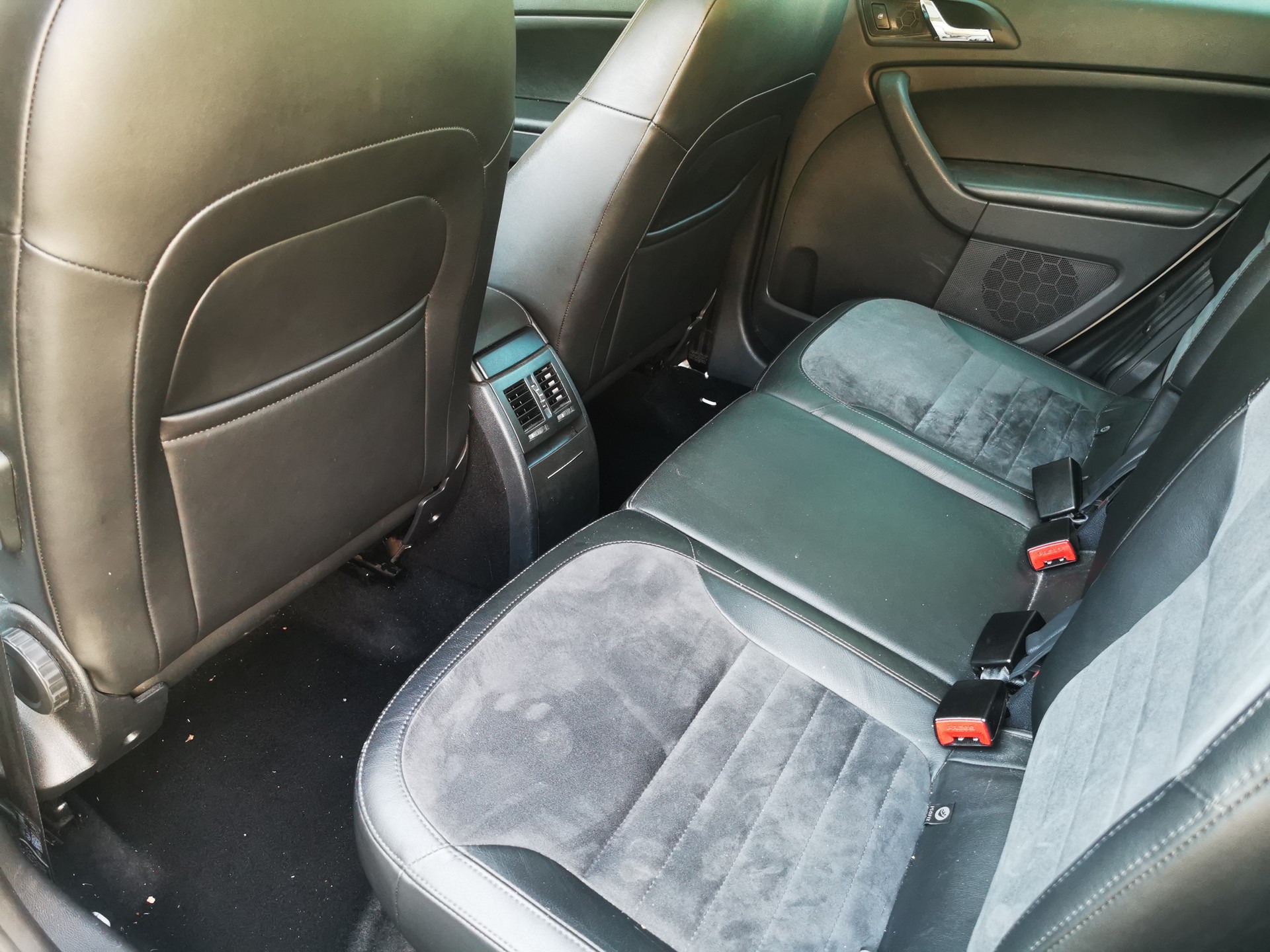 SKODA Yeti 1.8 TSI Ambition 4x4 DSG-image-9