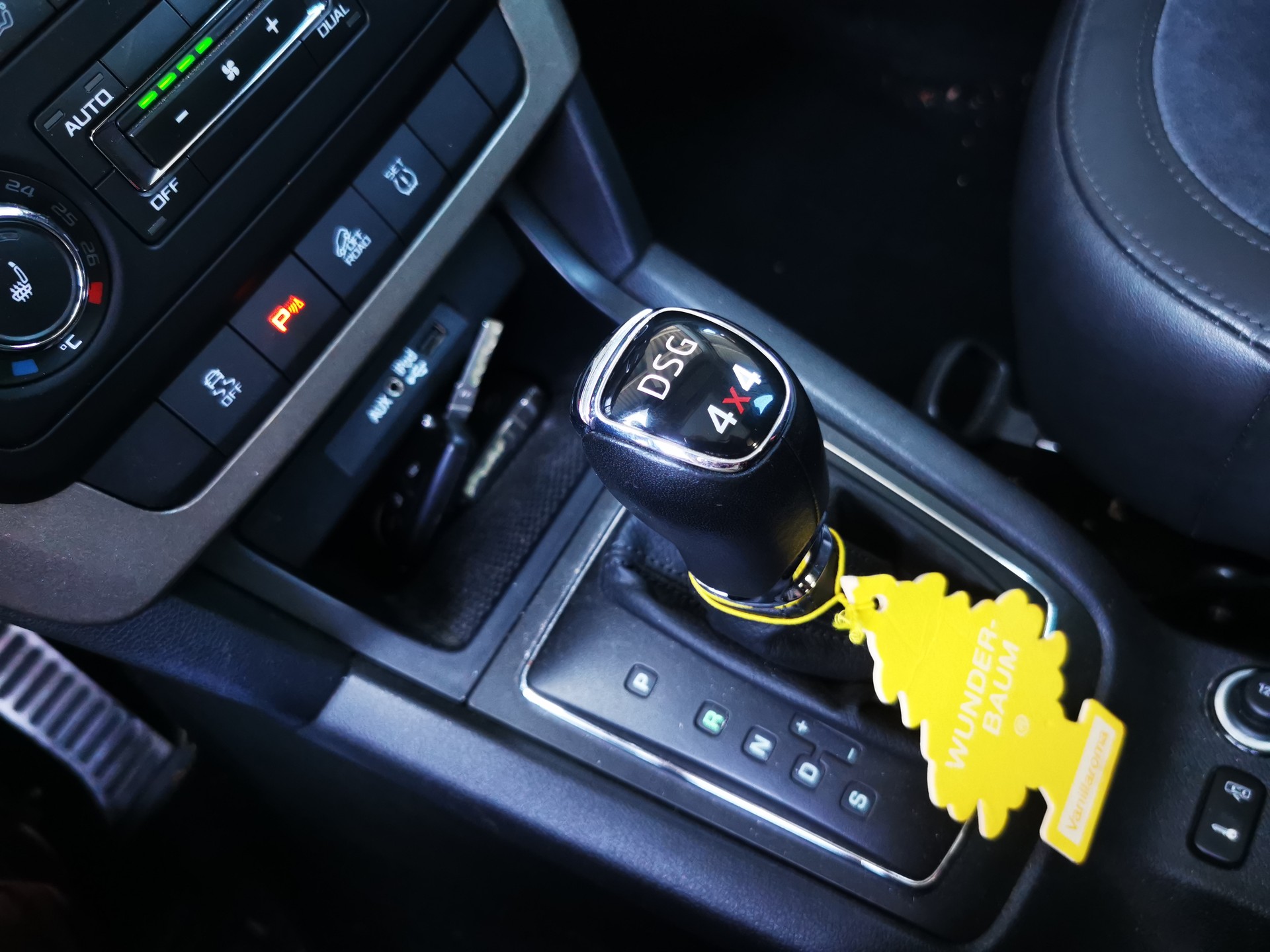 SKODA Yeti 1.8 TSI Ambition 4x4 DSG-image-14