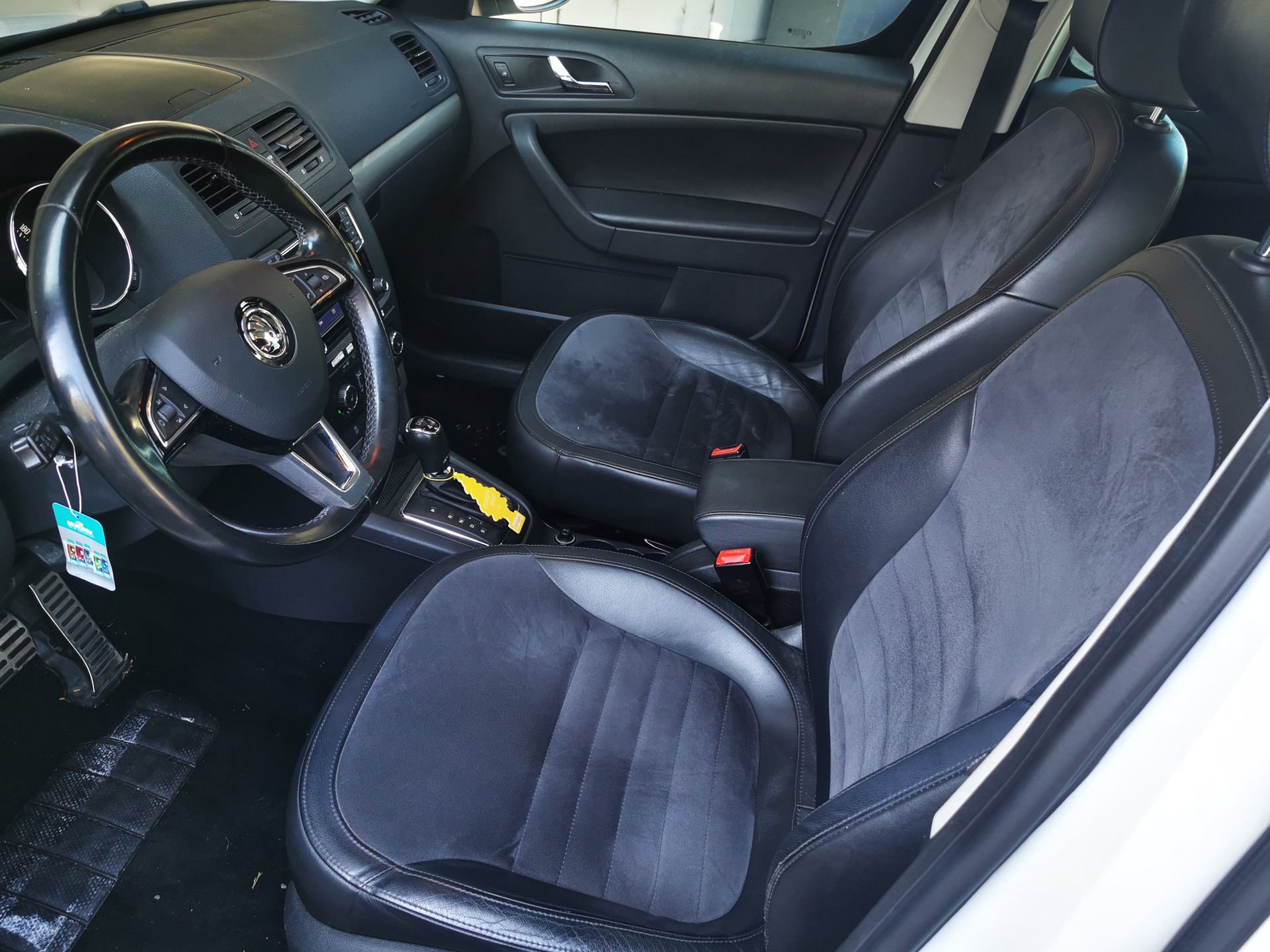 SKODA Yeti 1.8 TSI Ambition 4x4 DSG-image-12