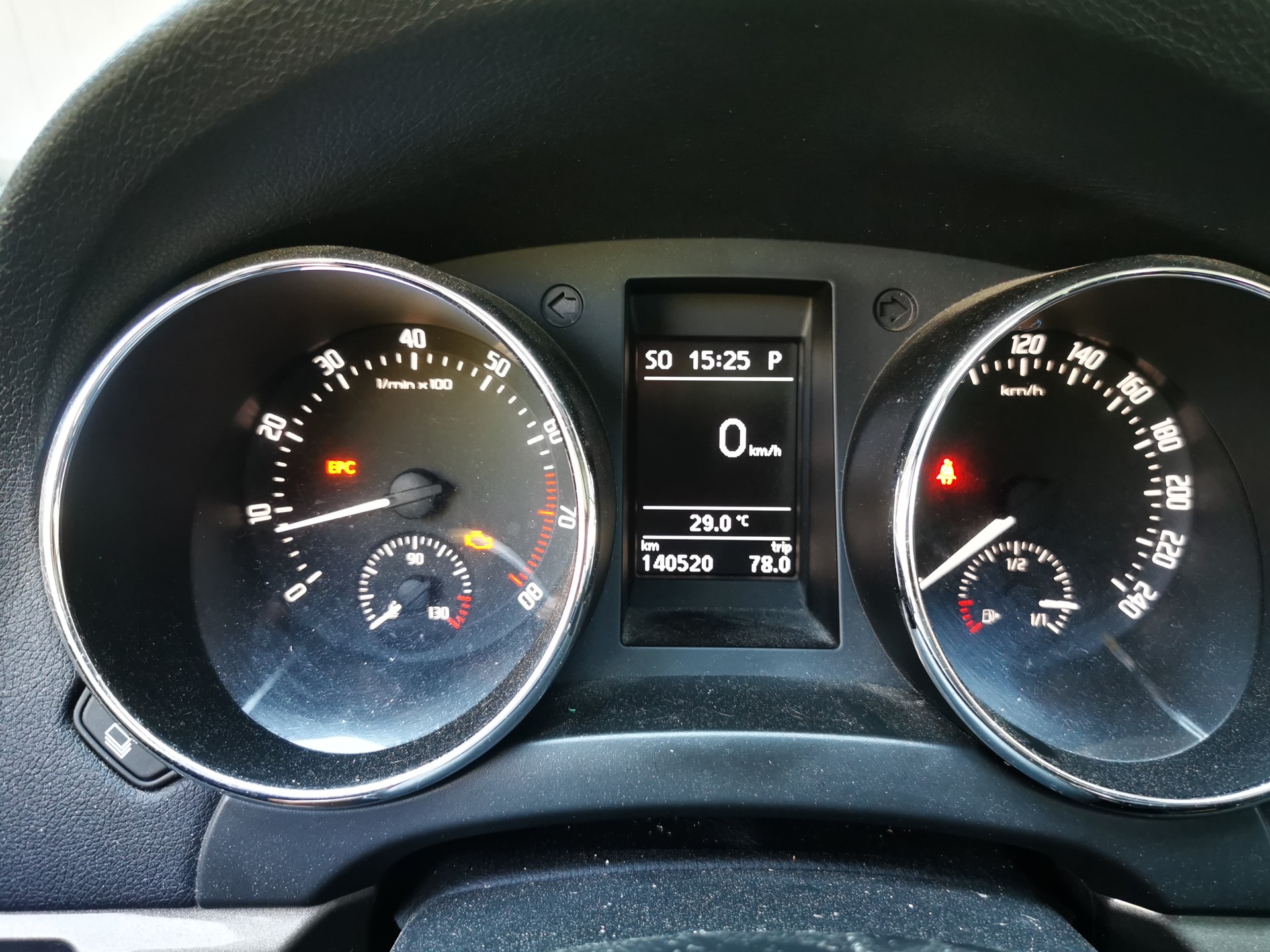 SKODA Yeti 1.8 TSI Ambition 4x4 DSG-image-13