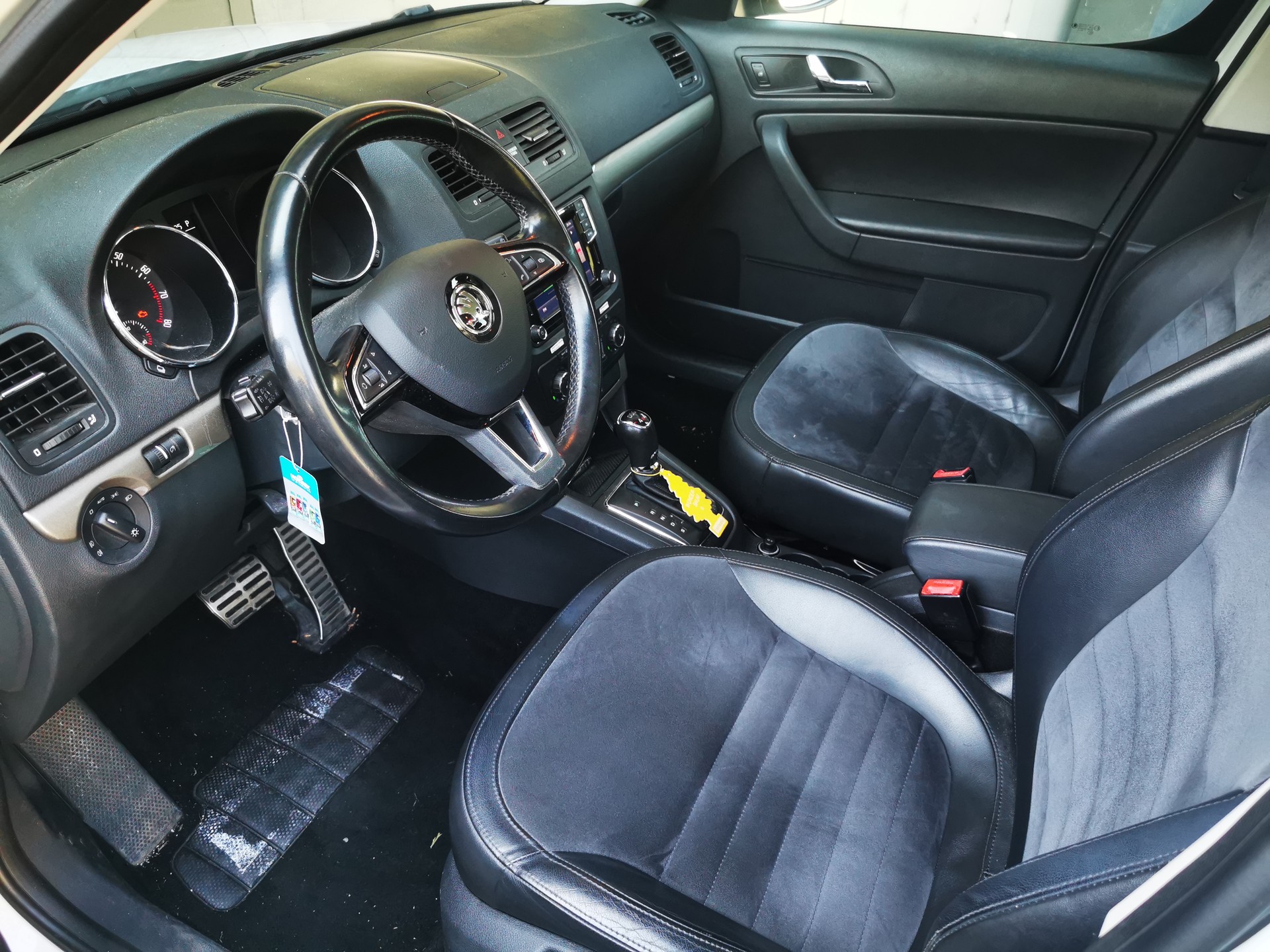 SKODA Yeti 1.8 TSI Ambition 4x4 DSG-image-11