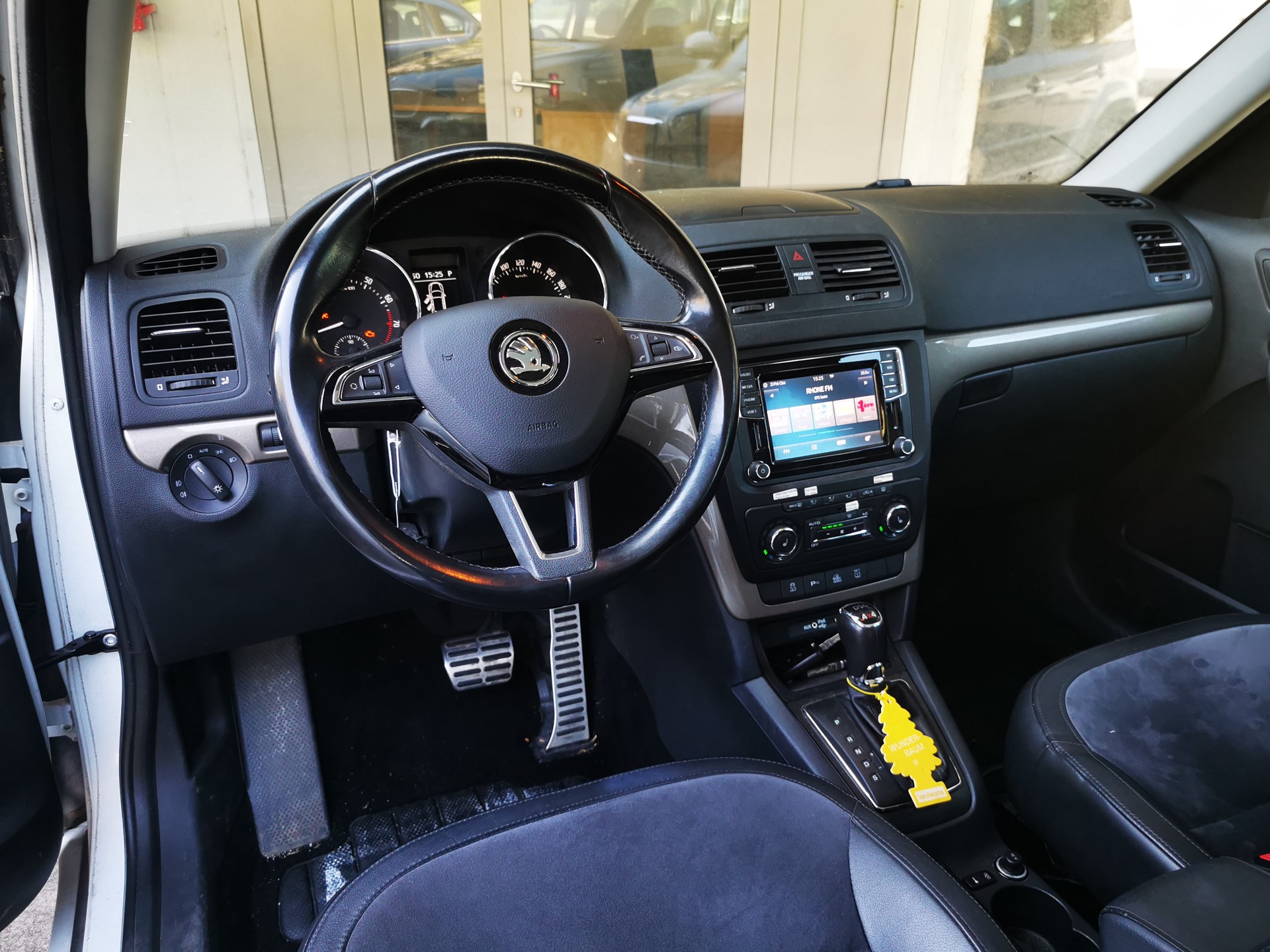 SKODA Yeti 1.8 TSI Ambition 4x4 DSG-image-8