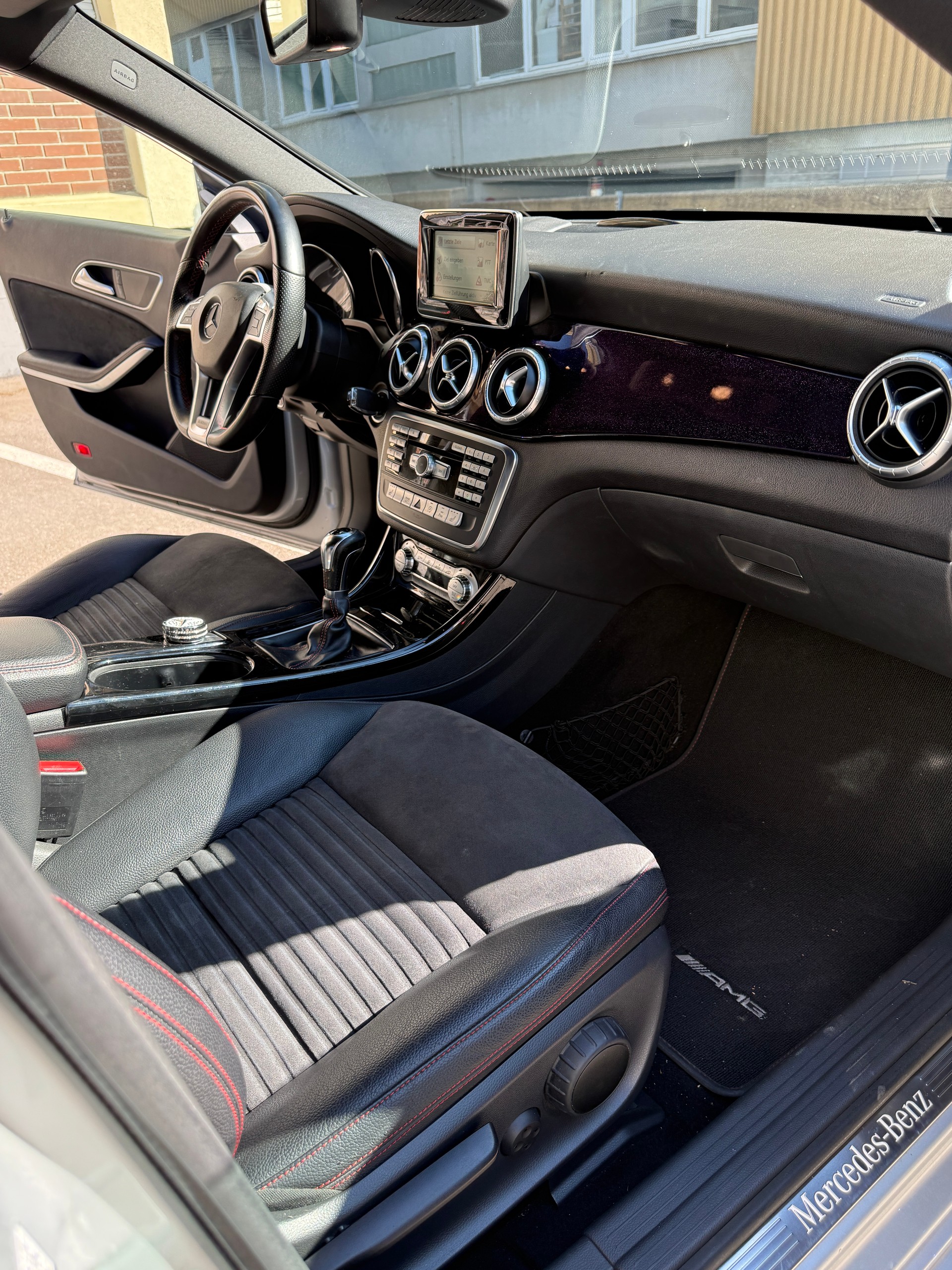 MERCEDES-BENZ CLA 200-image-4