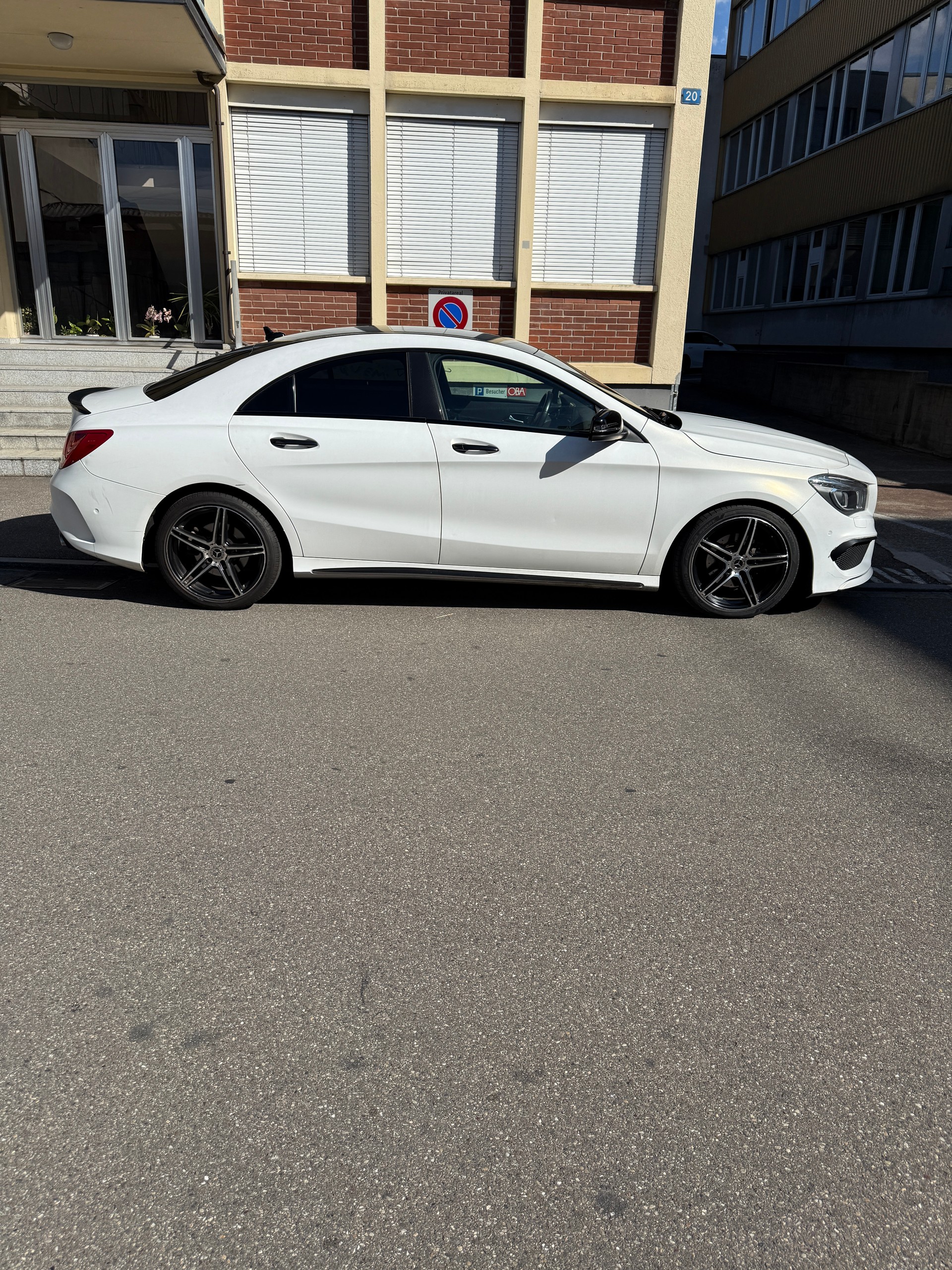 MERCEDES-BENZ CLA 200-image-2