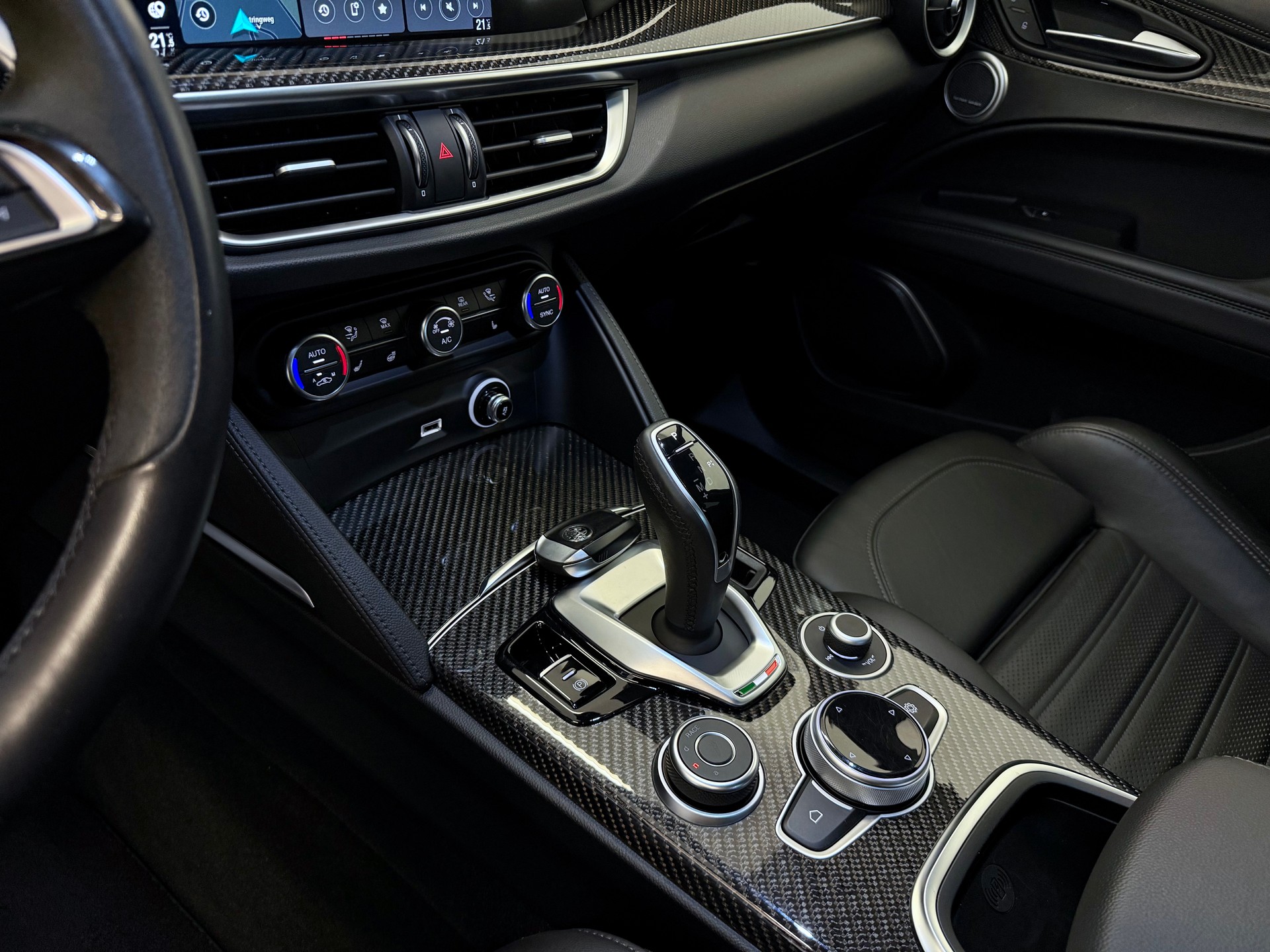 ALFA ROMEO Stelvio 2.9 V6 Quadrifoglio *AKRAPOVIC* Performante Sky Q4-image-15