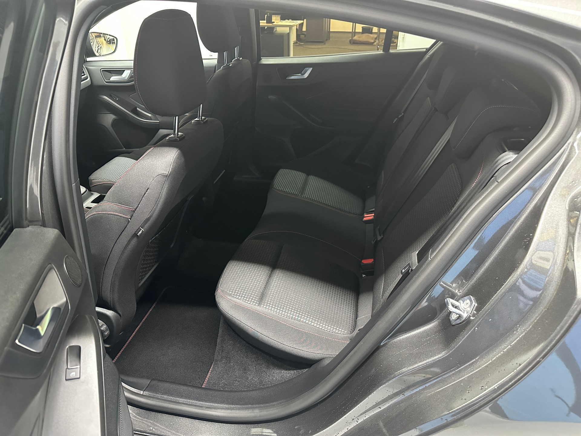 FORD Focus 1.0 MHEV ST-Line X Automat-image-8