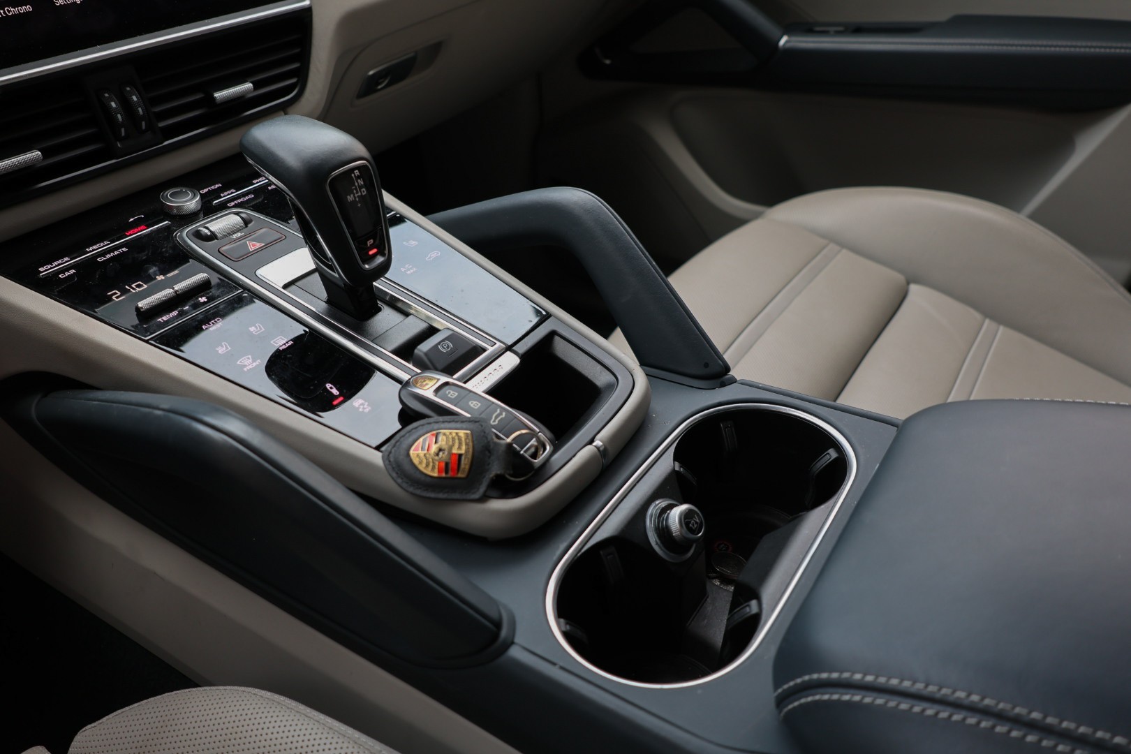 PORSCHE 3.0 V6 Platinum Edition-image-6