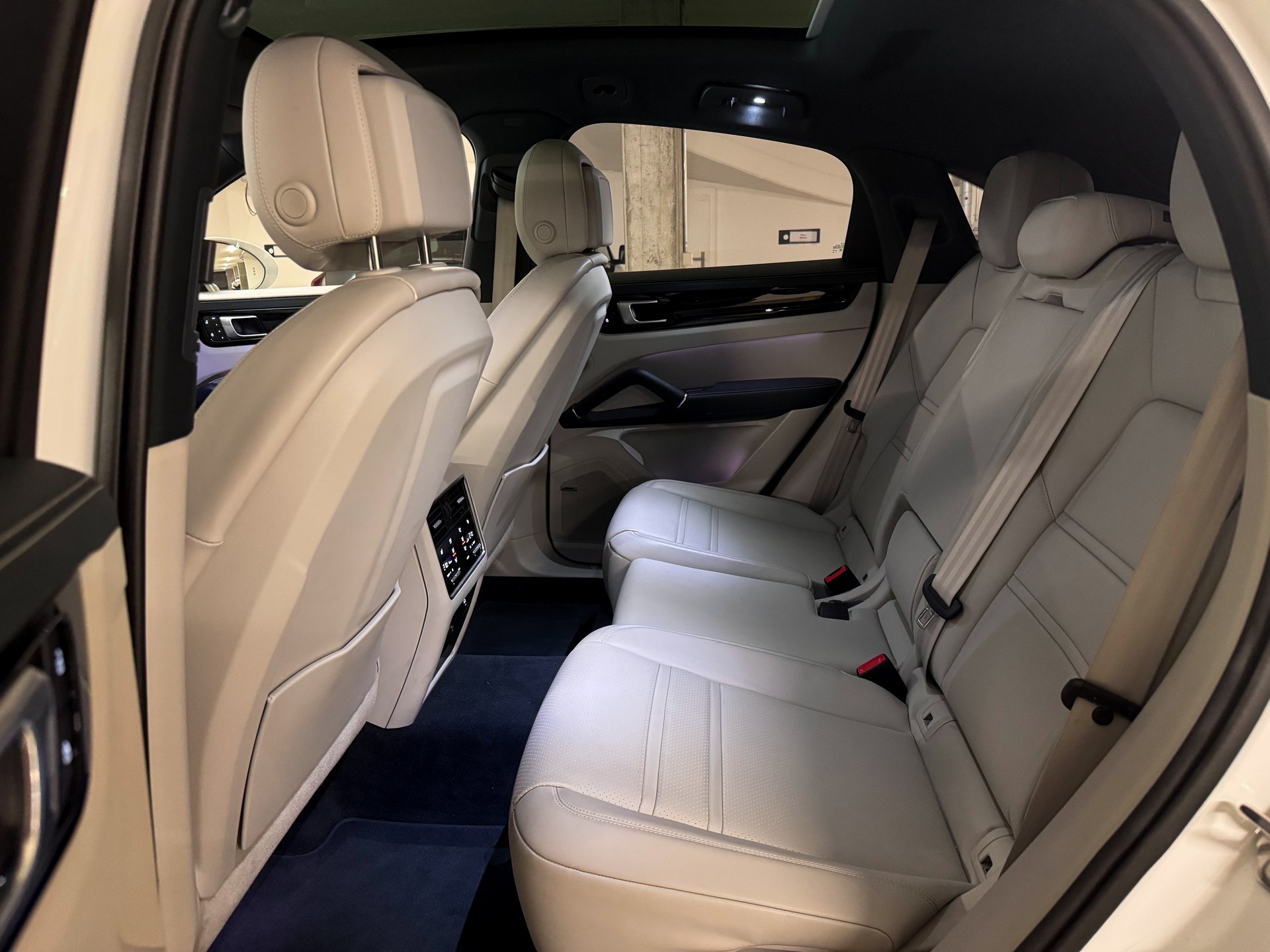 PORSCHE 3.0 V6 Platinum Edition-image-10