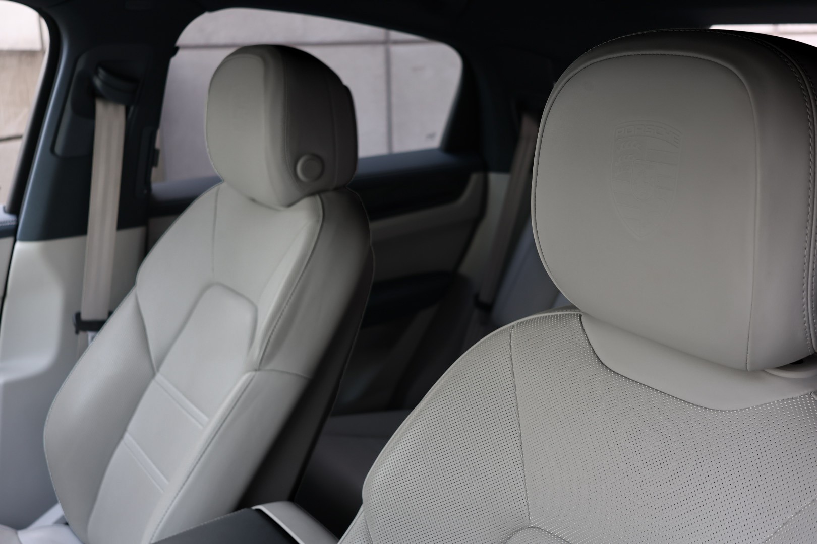 PORSCHE 3.0 V6 Platinum Edition-image-17