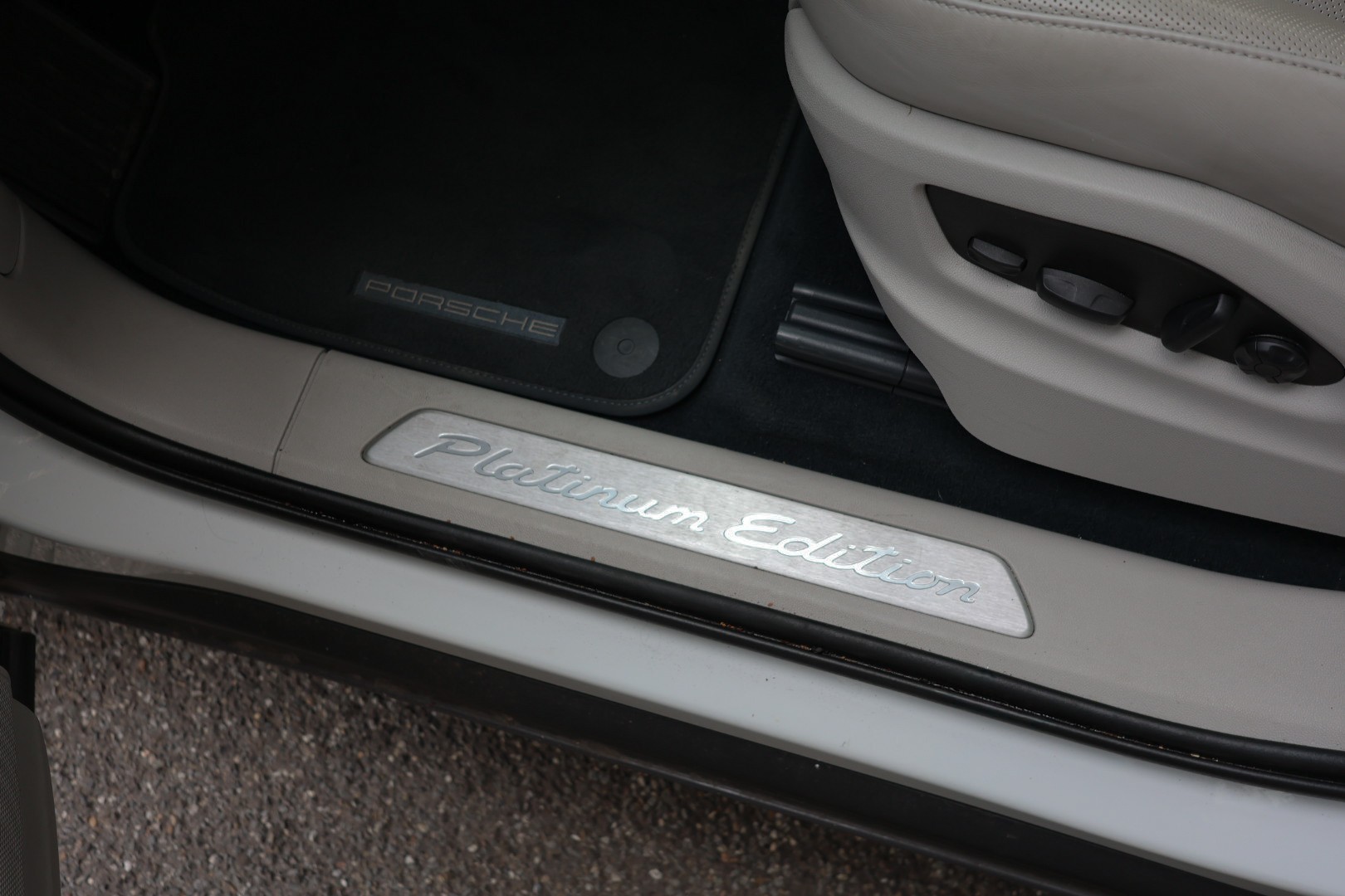PORSCHE 3.0 V6 Platinum Edition-image-15