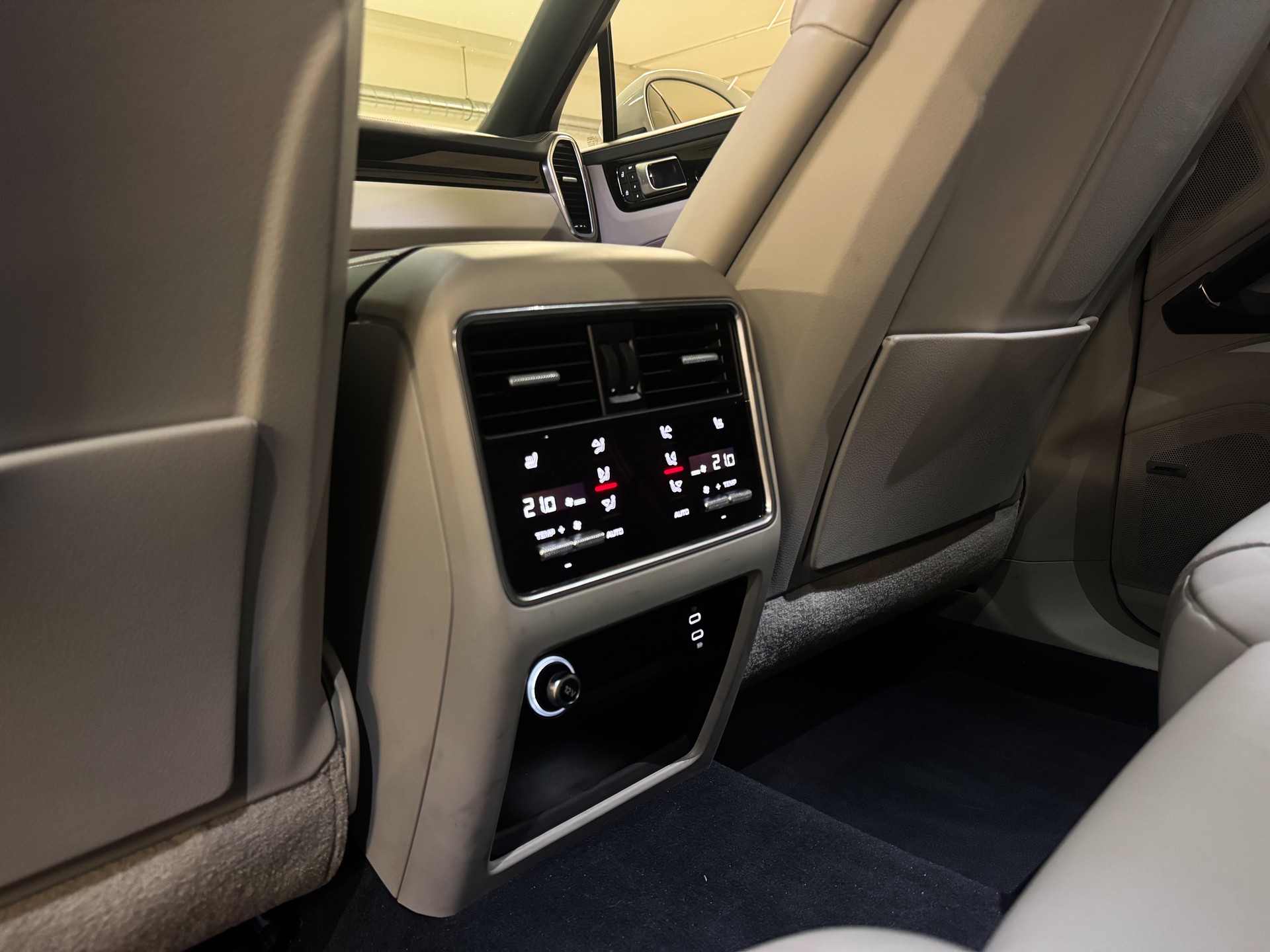 PORSCHE 3.0 V6 Platinum Edition-image-11