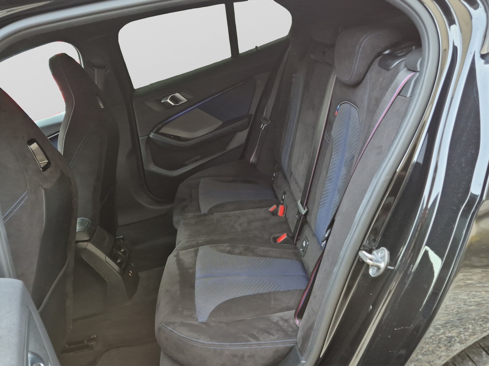 BMW 120d xDrive Steptronic M Sport-image-13