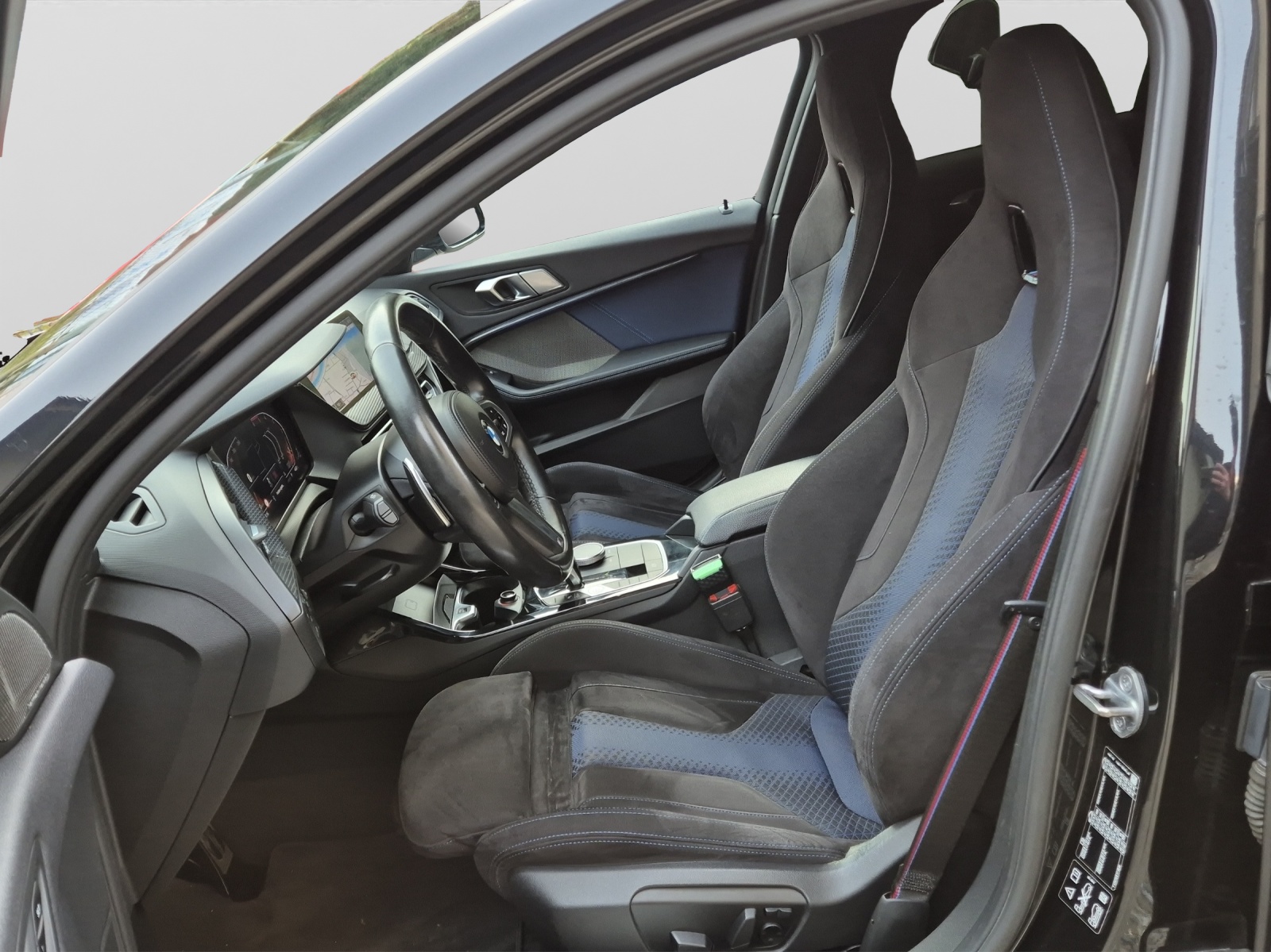 BMW 120d xDrive Steptronic M Sport-image-12