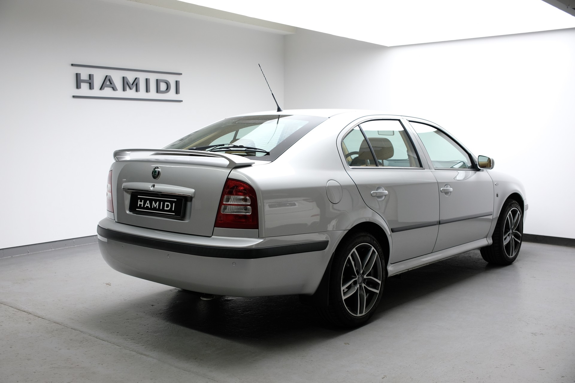 SKODA Octavia 1.8 Turbo Laurin & Klement-image-3