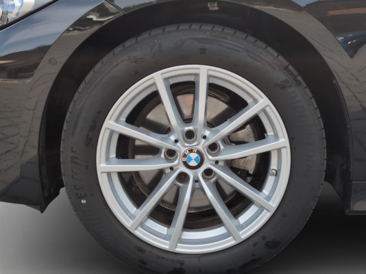 BMW 320d xDrive 48V Touring-image-14