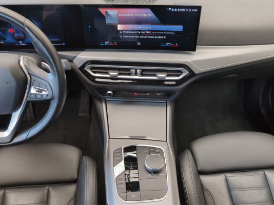 BMW 320d xDrive 48V Touring-image-11