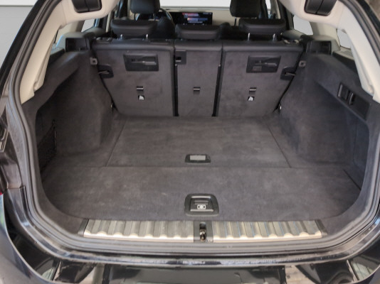 BMW 320d xDrive 48V Touring-image-12