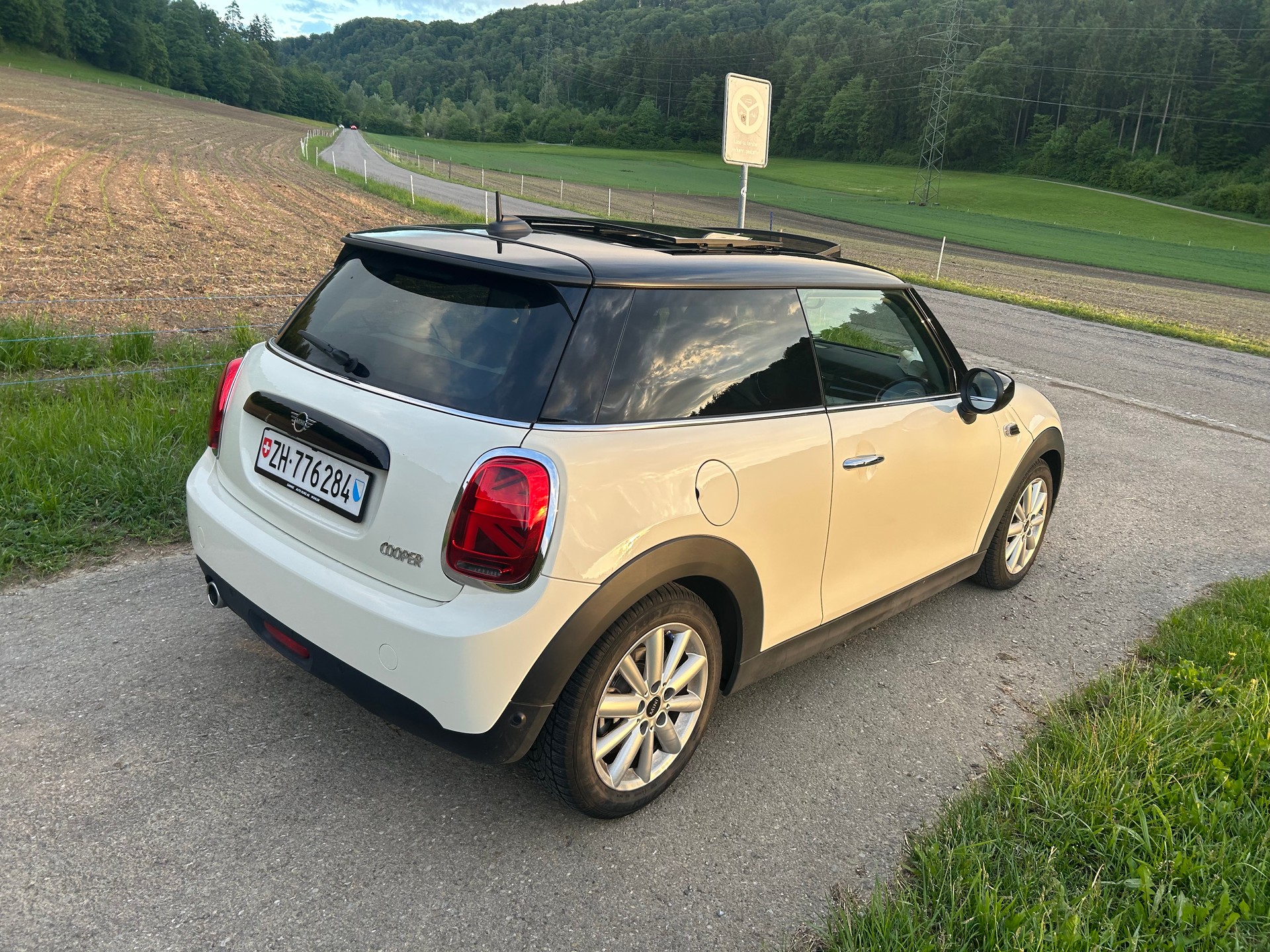 MINI 1.5i Cooper-image-2