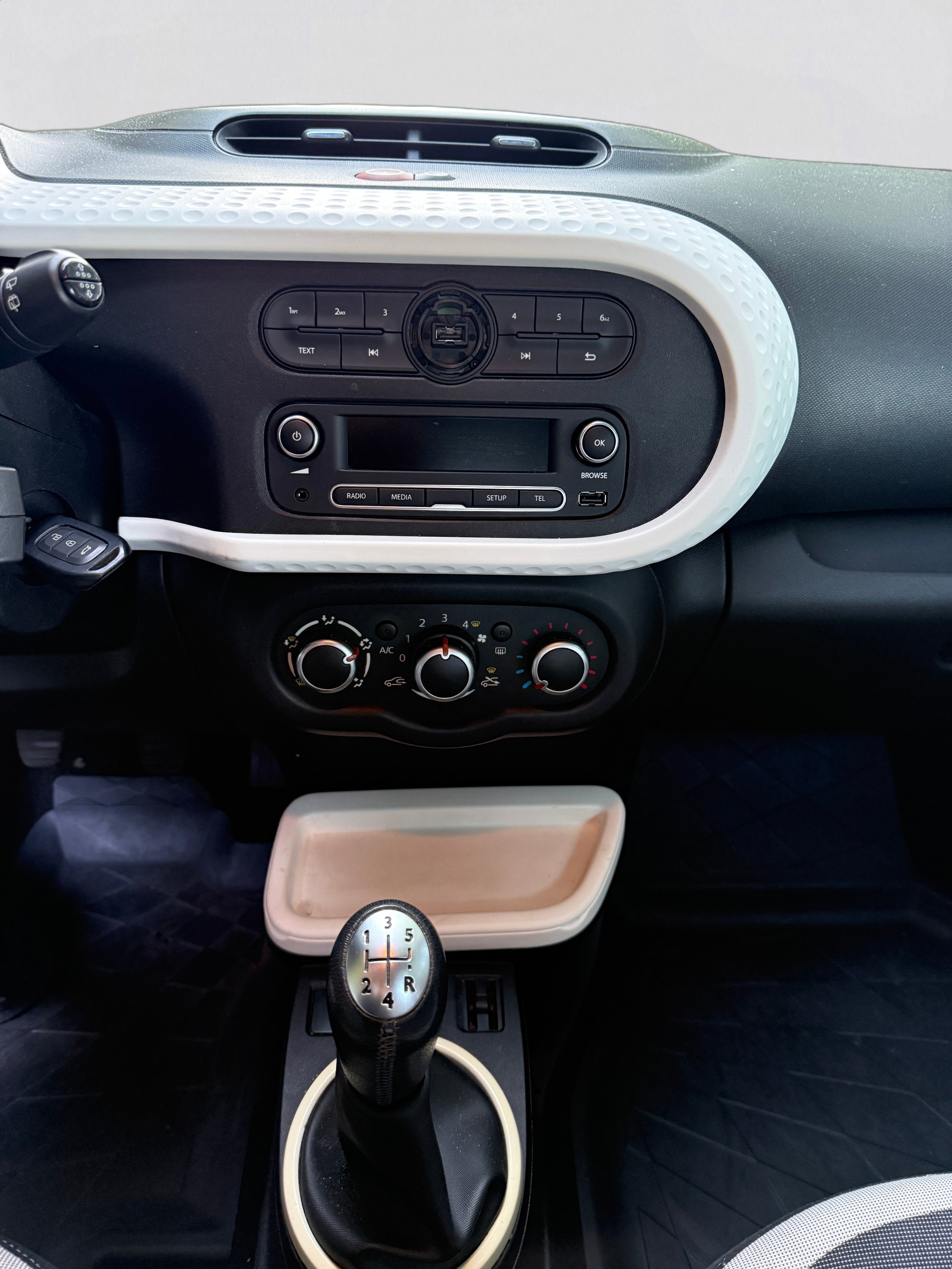 RENAULT Twingo 1.0 Intens-image-17