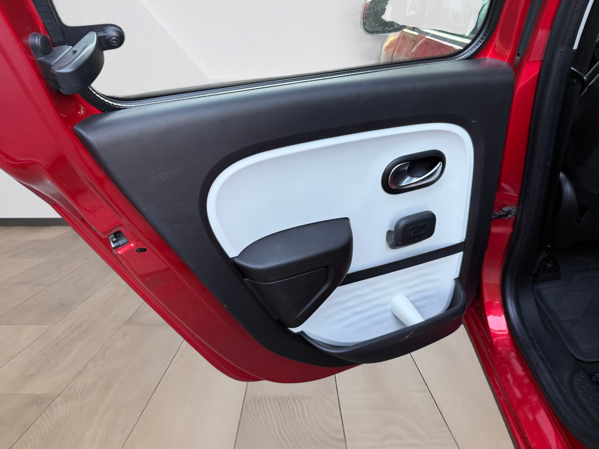 RENAULT Twingo 1.0 Intens-image-11