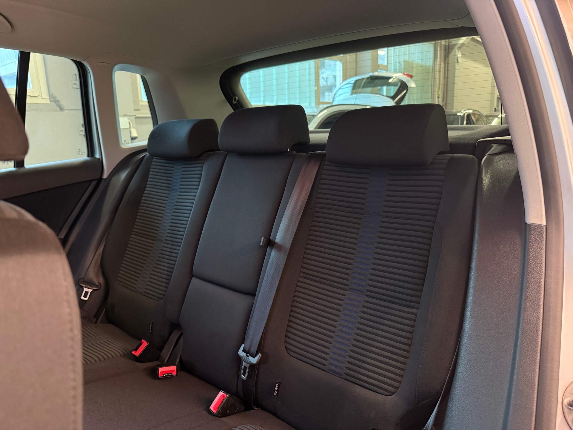 VW Tiguan 2.0 TSI Sport&Style-image-12