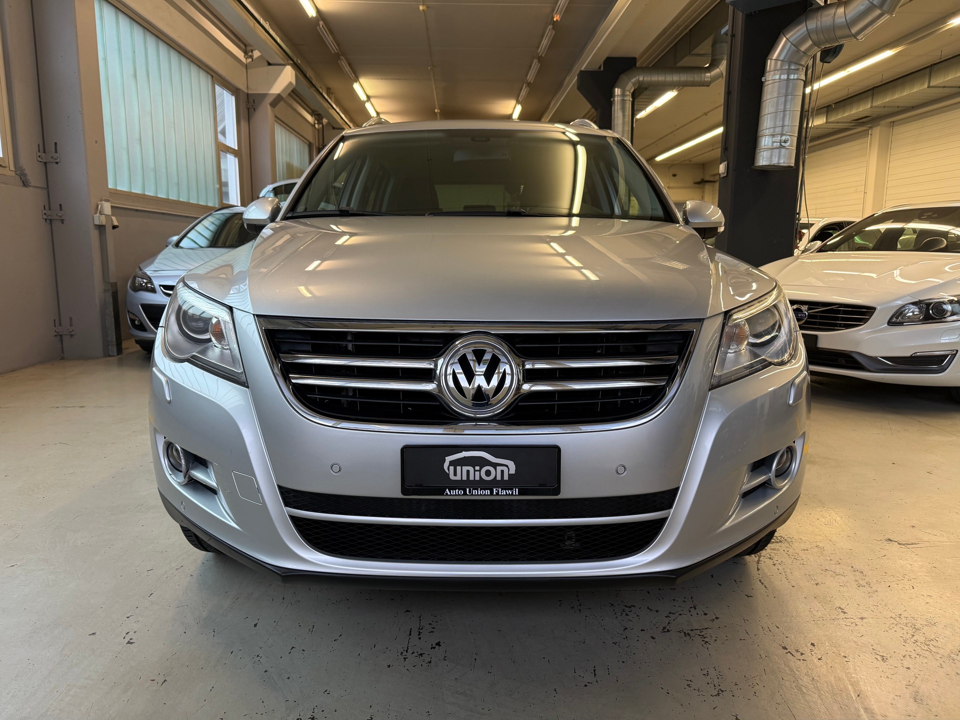 VW Tiguan 2.0 TSI Sport&Style-image-2