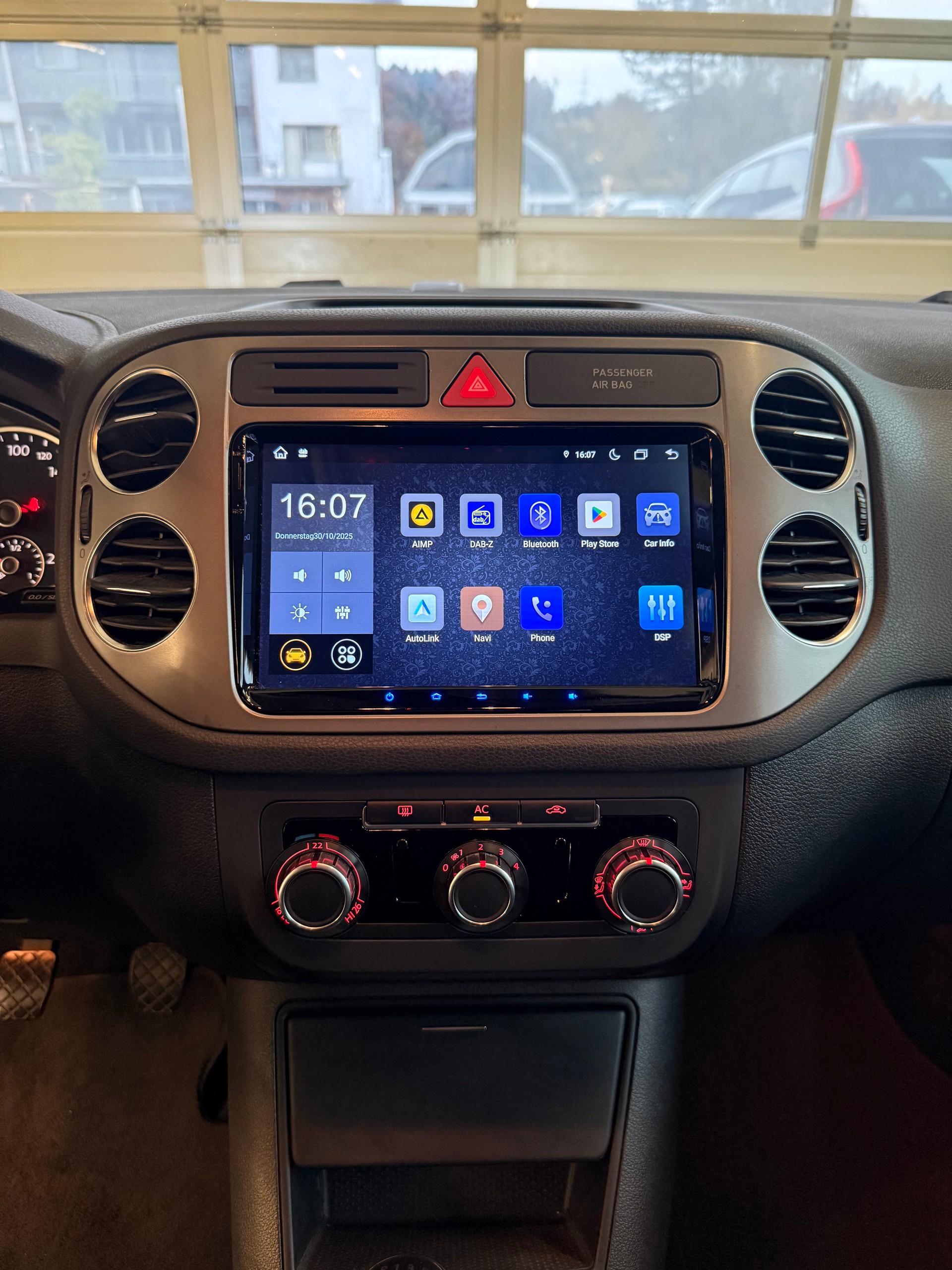 VW Tiguan 2.0 TSI Sport&Style-image-15