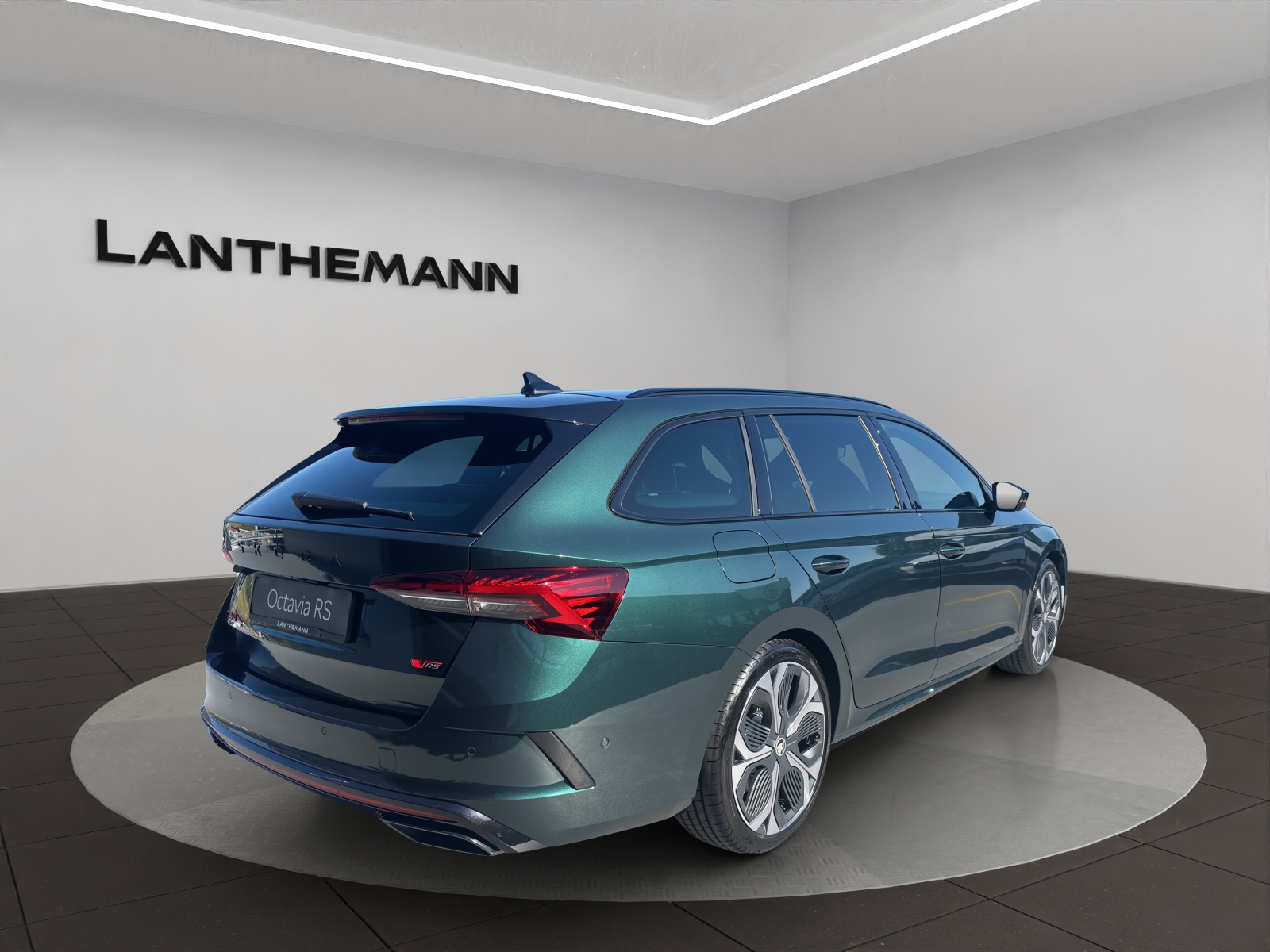 SKODA Octavia Combi 2.0 TSI DSG RS 30 Years Edition-image-4