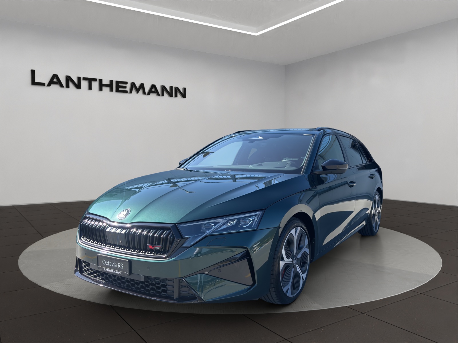 SKODA Octavia Combi 2.0 TSI DSG RS 30 Years Edition-image-0
