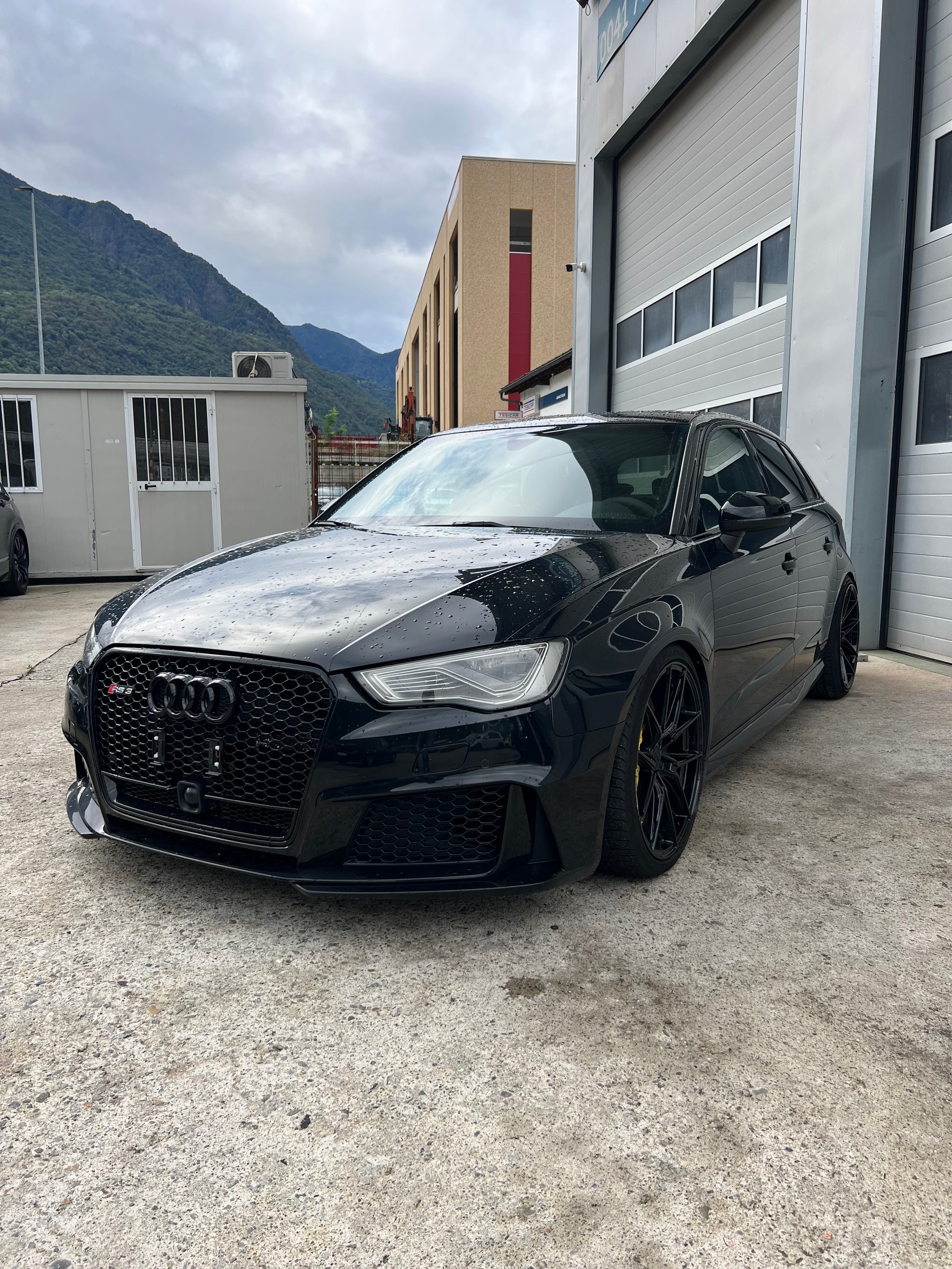 AUDI RS3 2.5 TSI quattro S-tronic-image-2