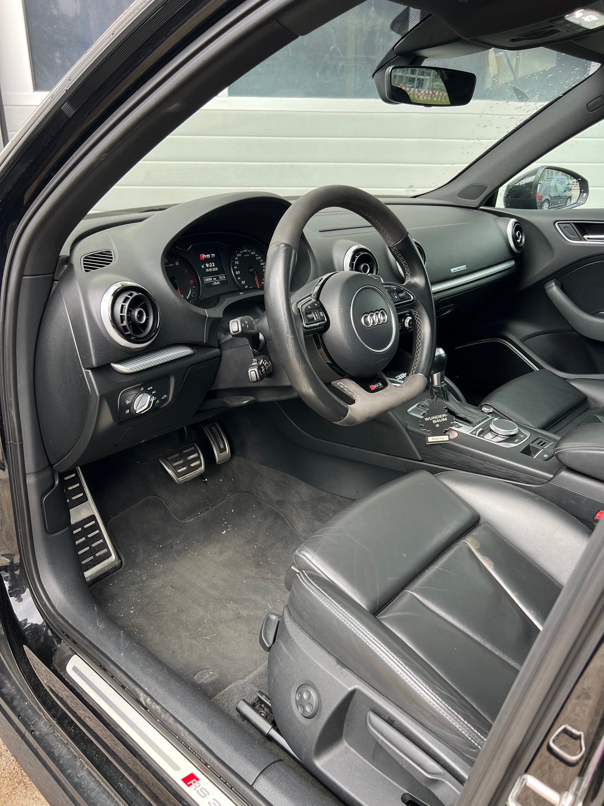 AUDI RS3 2.5 TSI quattro S-tronic-image-7