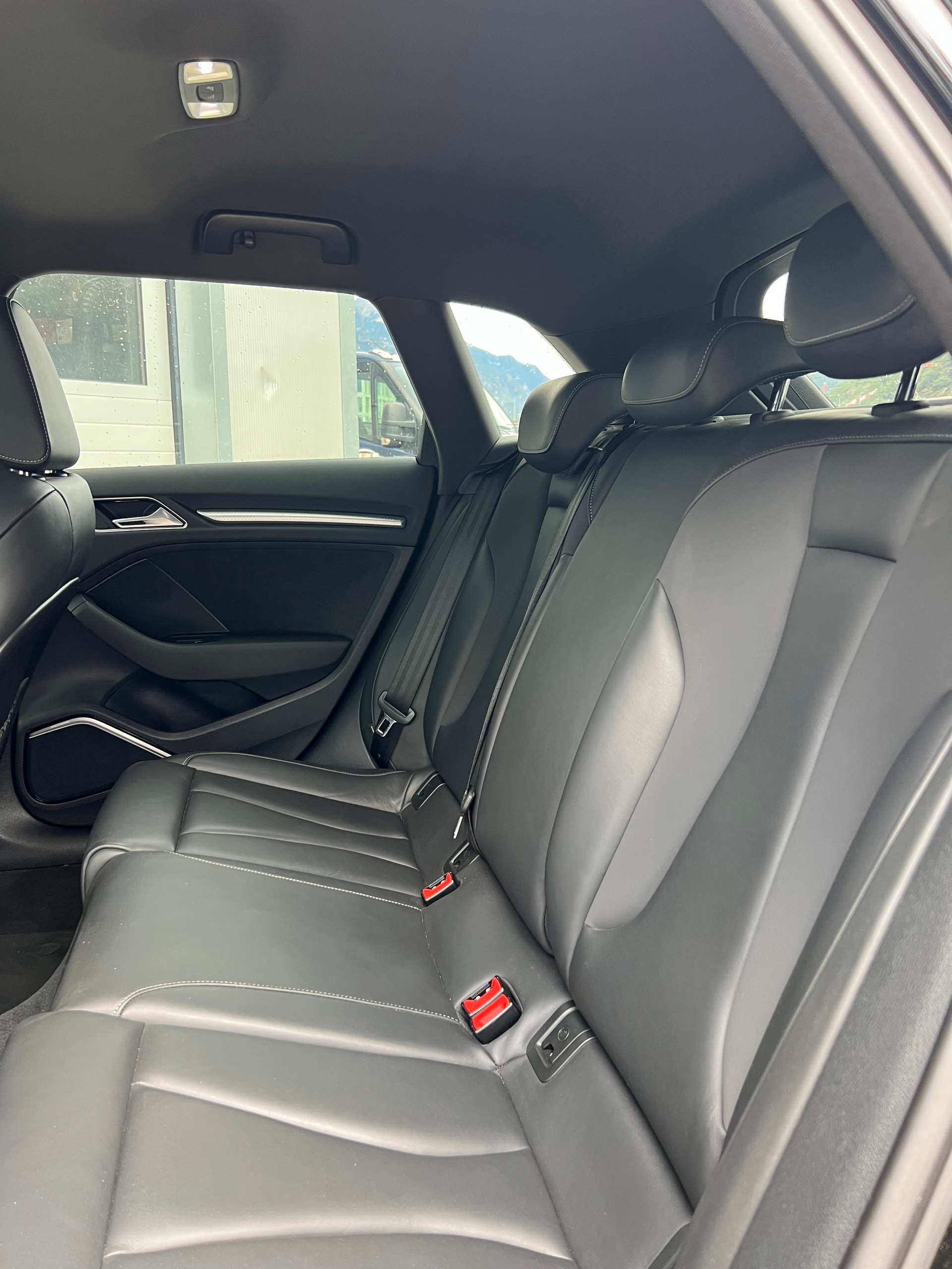 AUDI RS3 2.5 TSI quattro S-tronic-image-10