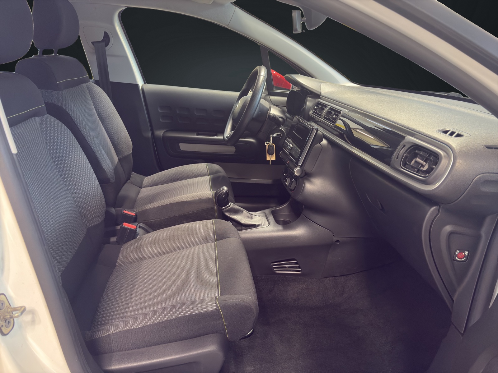 CITROEN C3 1.2i PureTech Feel-image-11