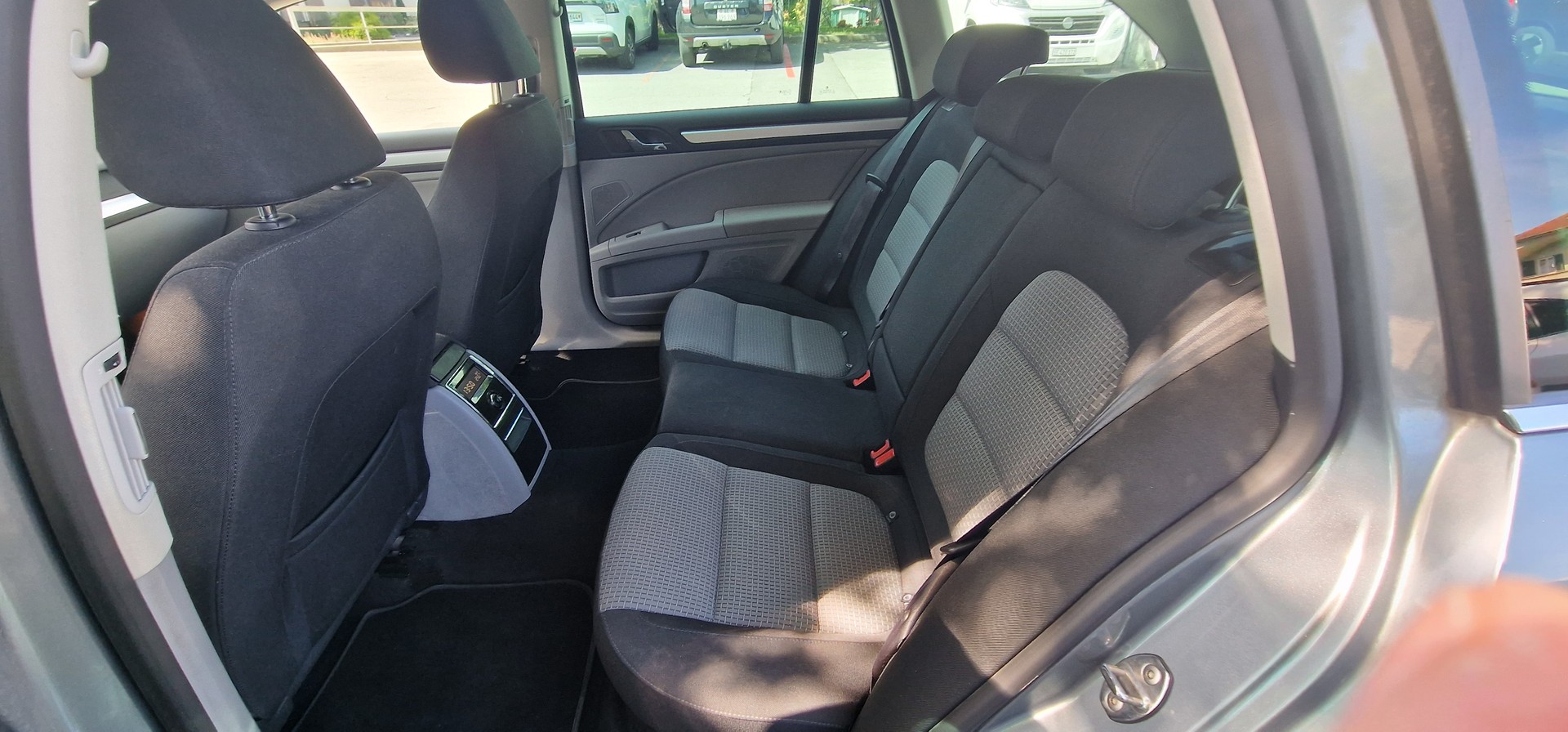 SKODA 1.8 TSI Ambition-image-7