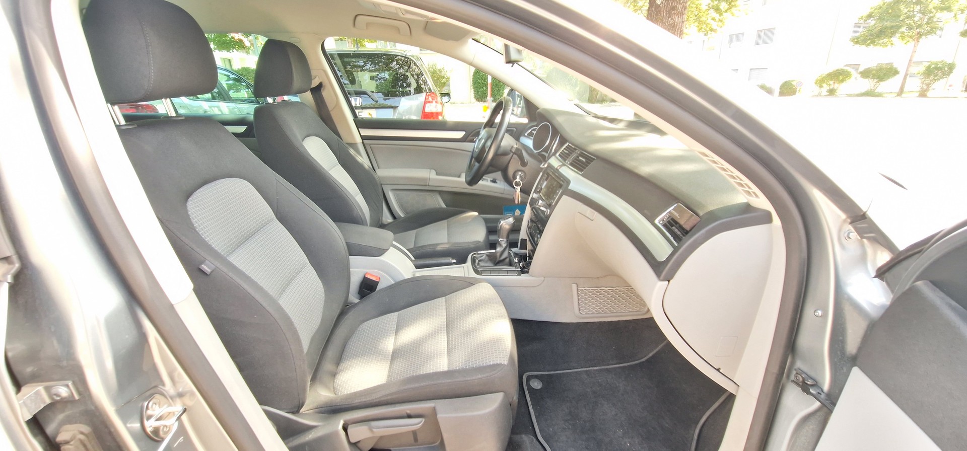 SKODA 1.8 TSI Ambition-image-11