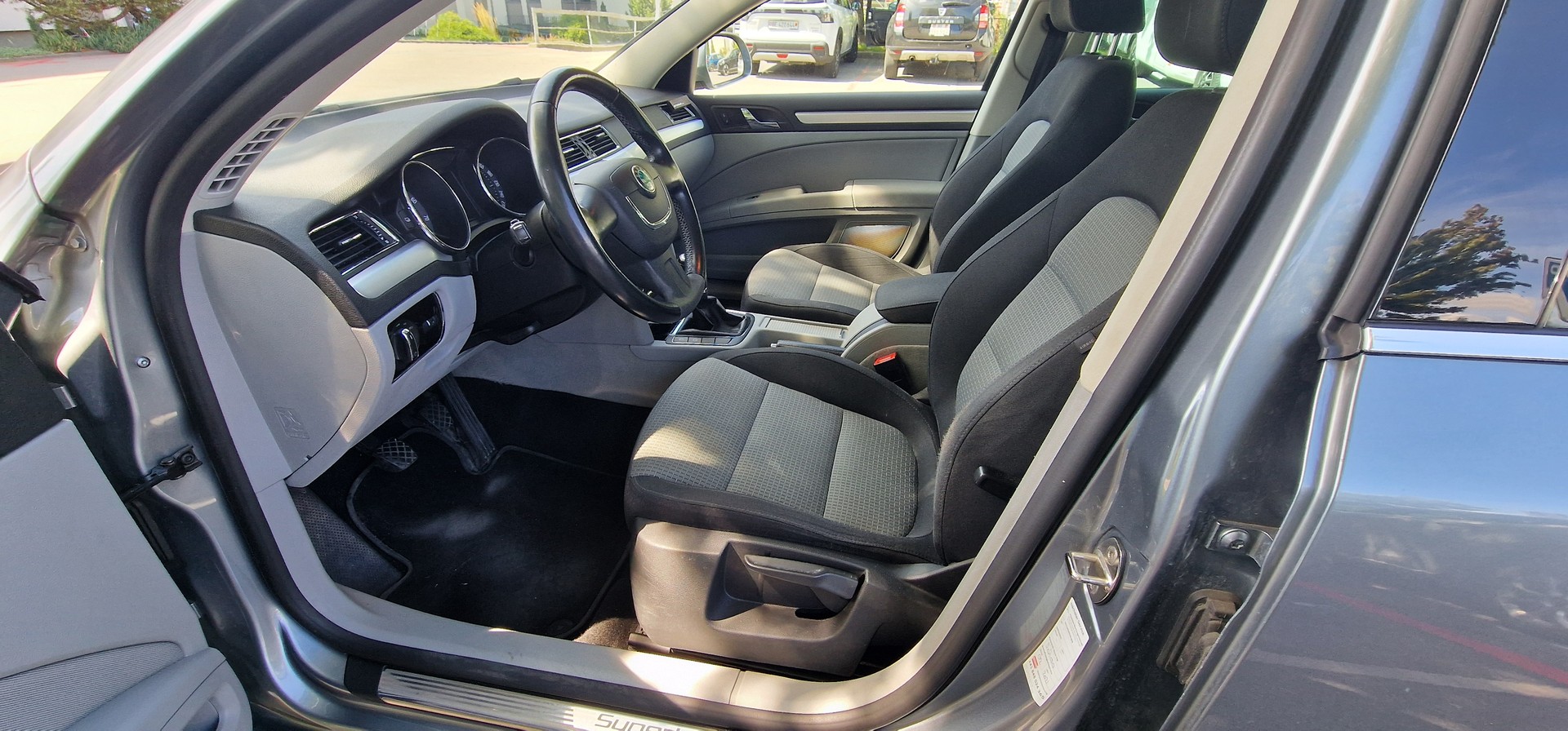 SKODA 1.8 TSI Ambition-image-6