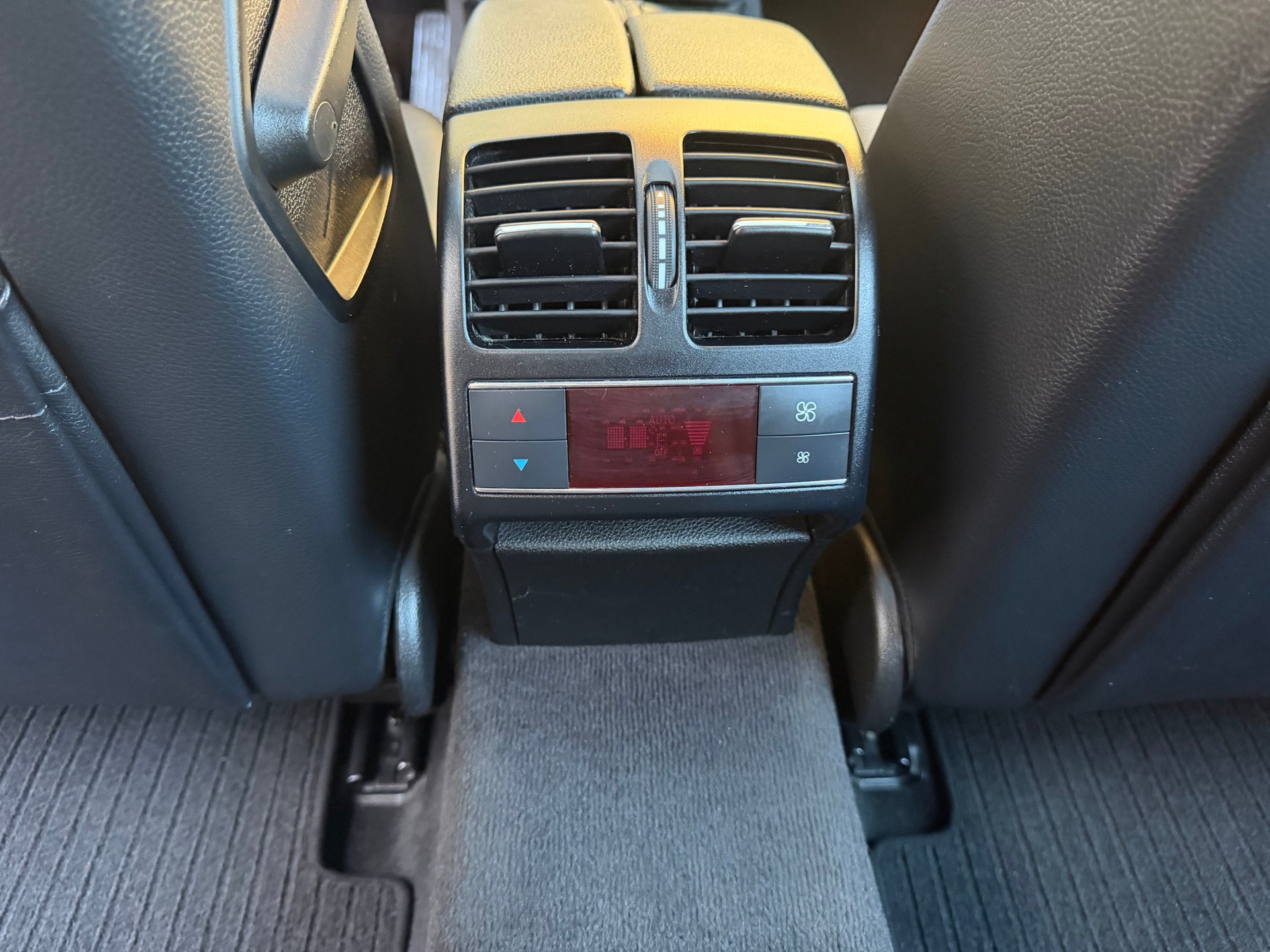 MERCEDES-BENZ C 180 CDI Avantgarde 7G-Tronic-image-14